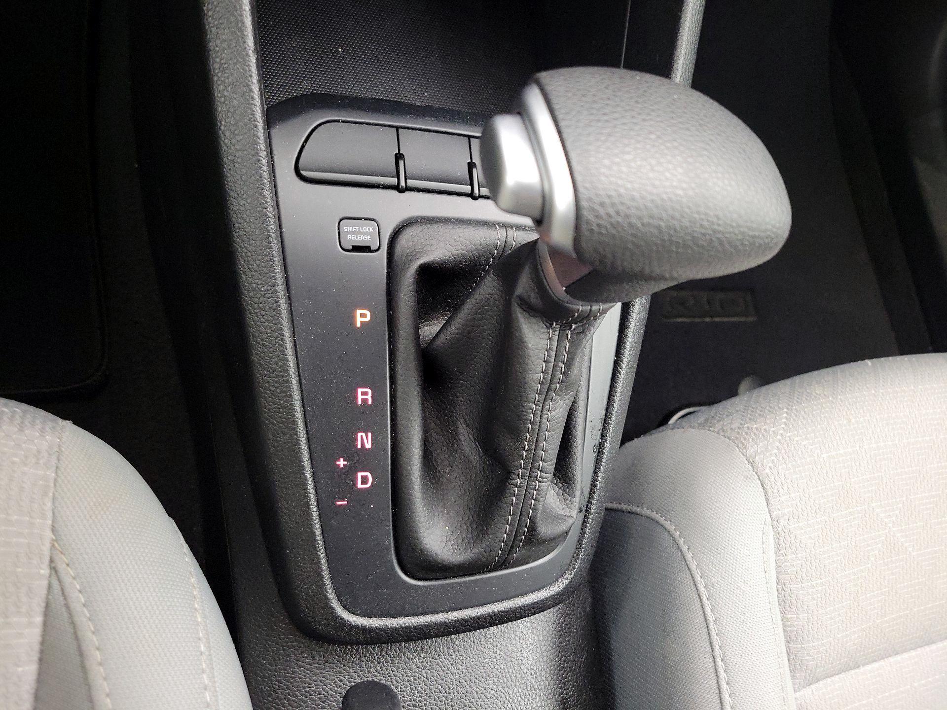 Thumbnail: 2022 Kia Rio - 17