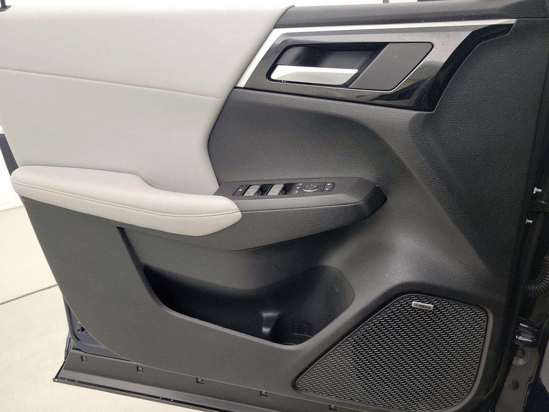 Thumbnail: 2025 Mitsubishi Outlander - 12