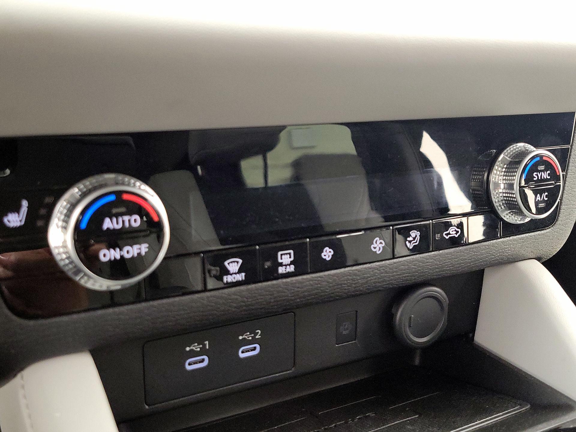 Thumbnail: 2025 Mitsubishi Outlander - 17