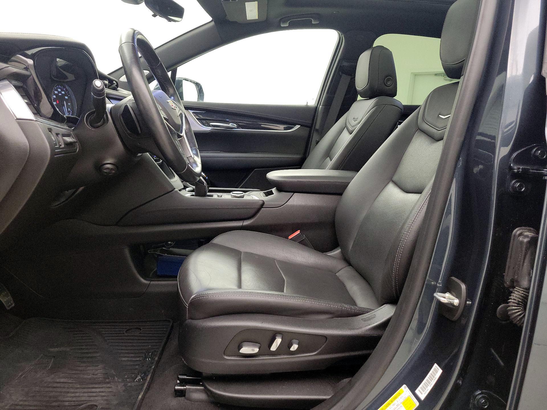 Thumbnail: 2020 Cadillac XT5 - 11