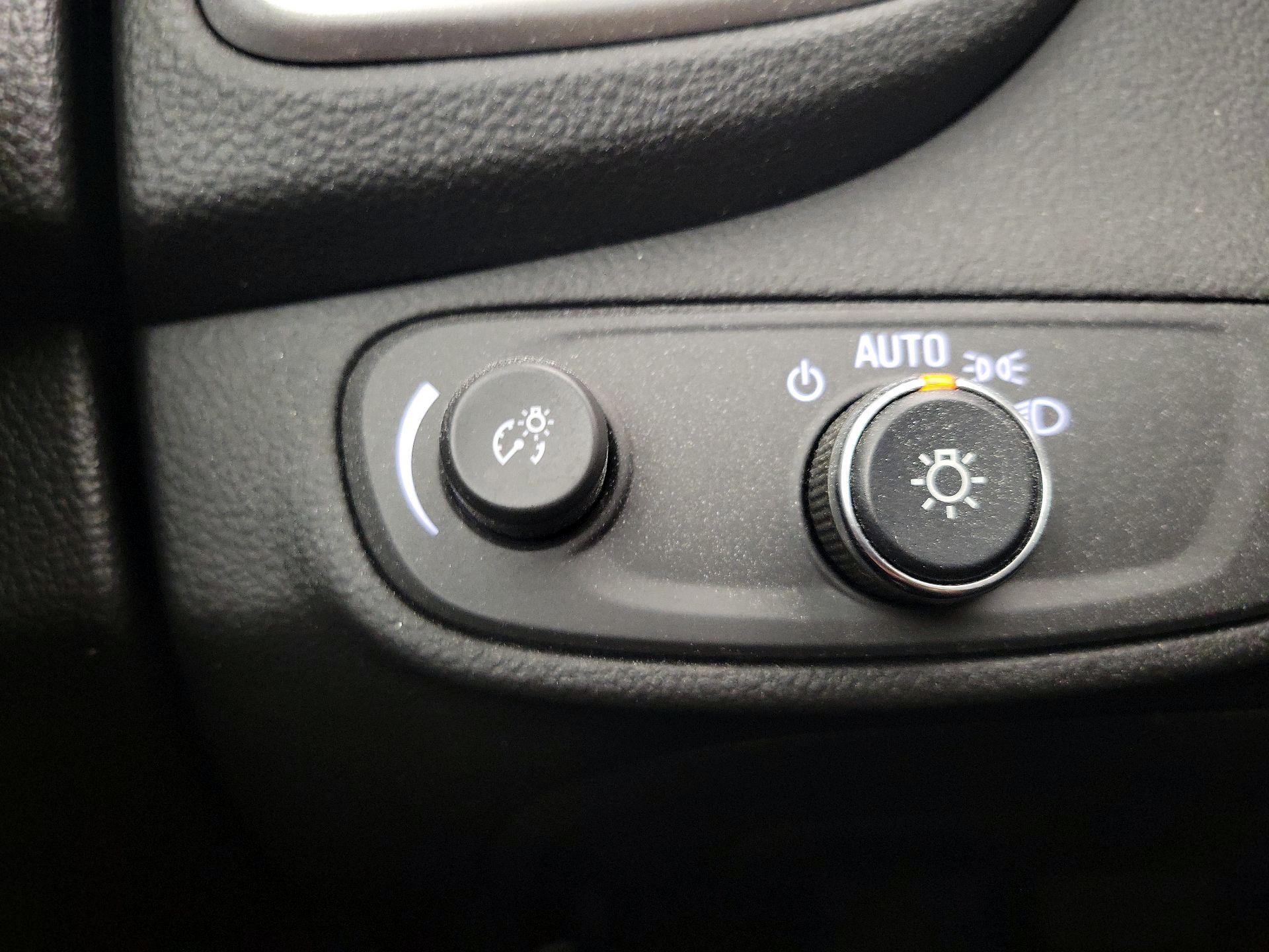 Thumbnail: 2022 Chevrolet Trax - 13