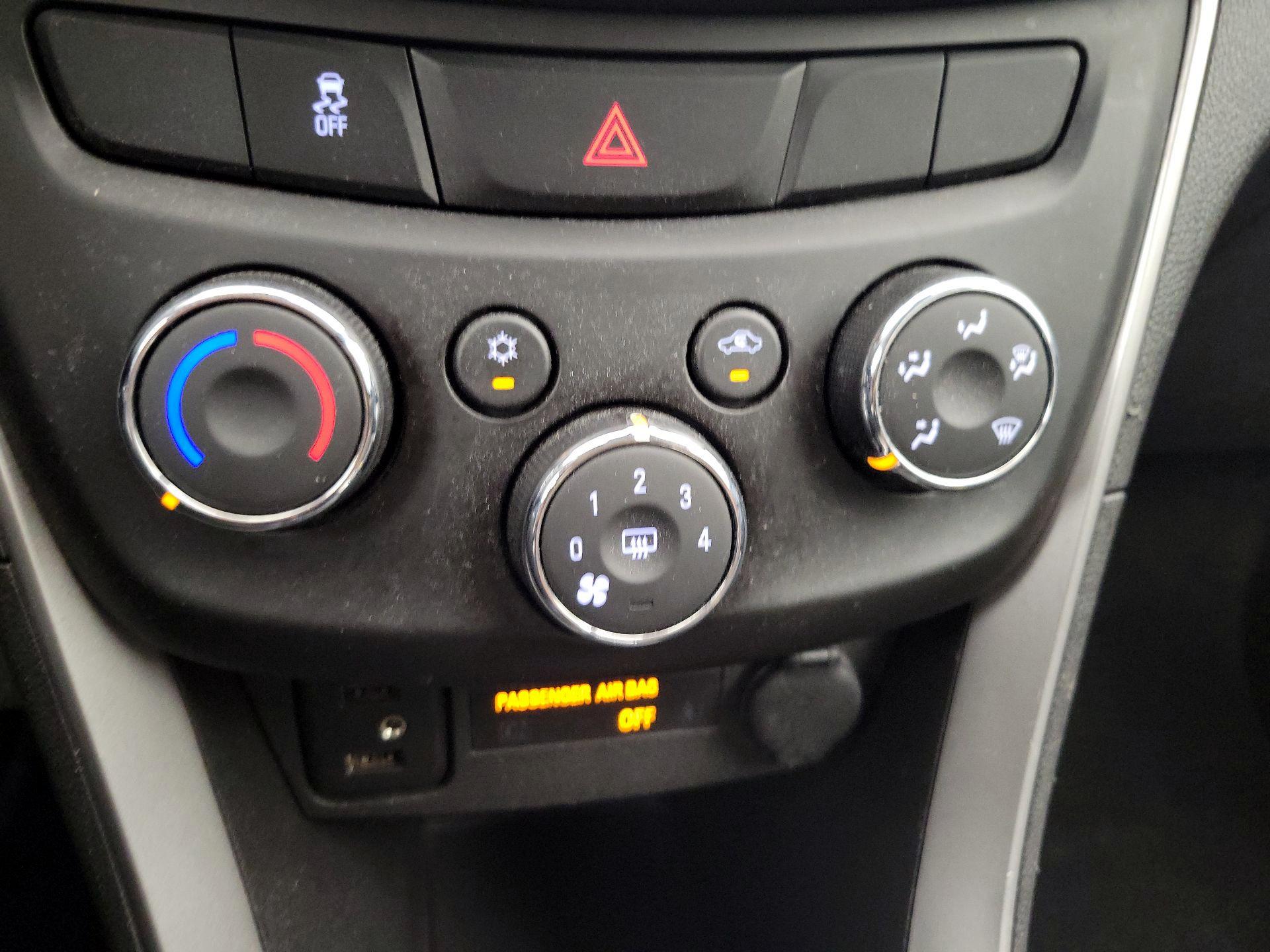 Thumbnail: 2022 Chevrolet Trax - 16