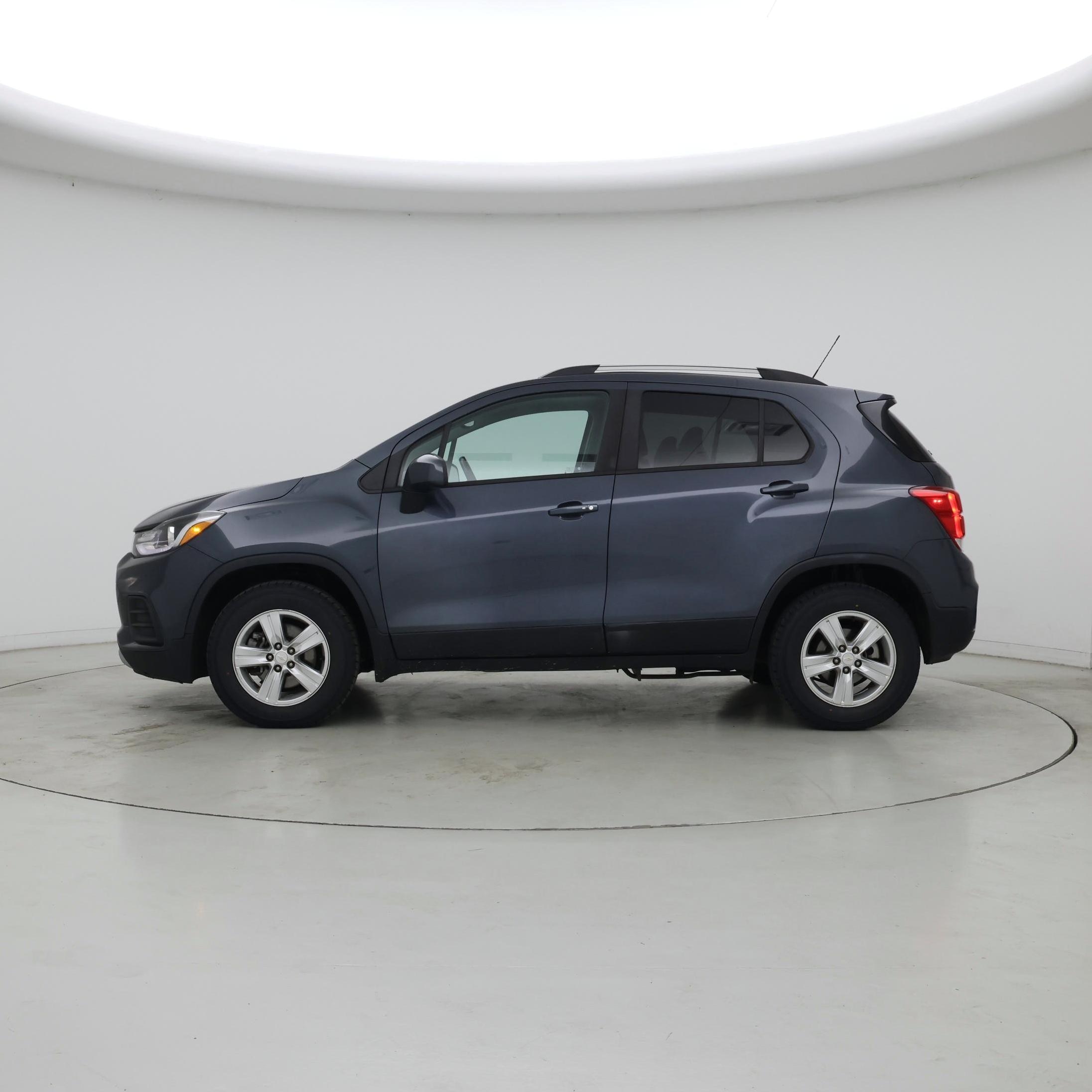 Thumbnail: 2022 Chevrolet Trax - 3