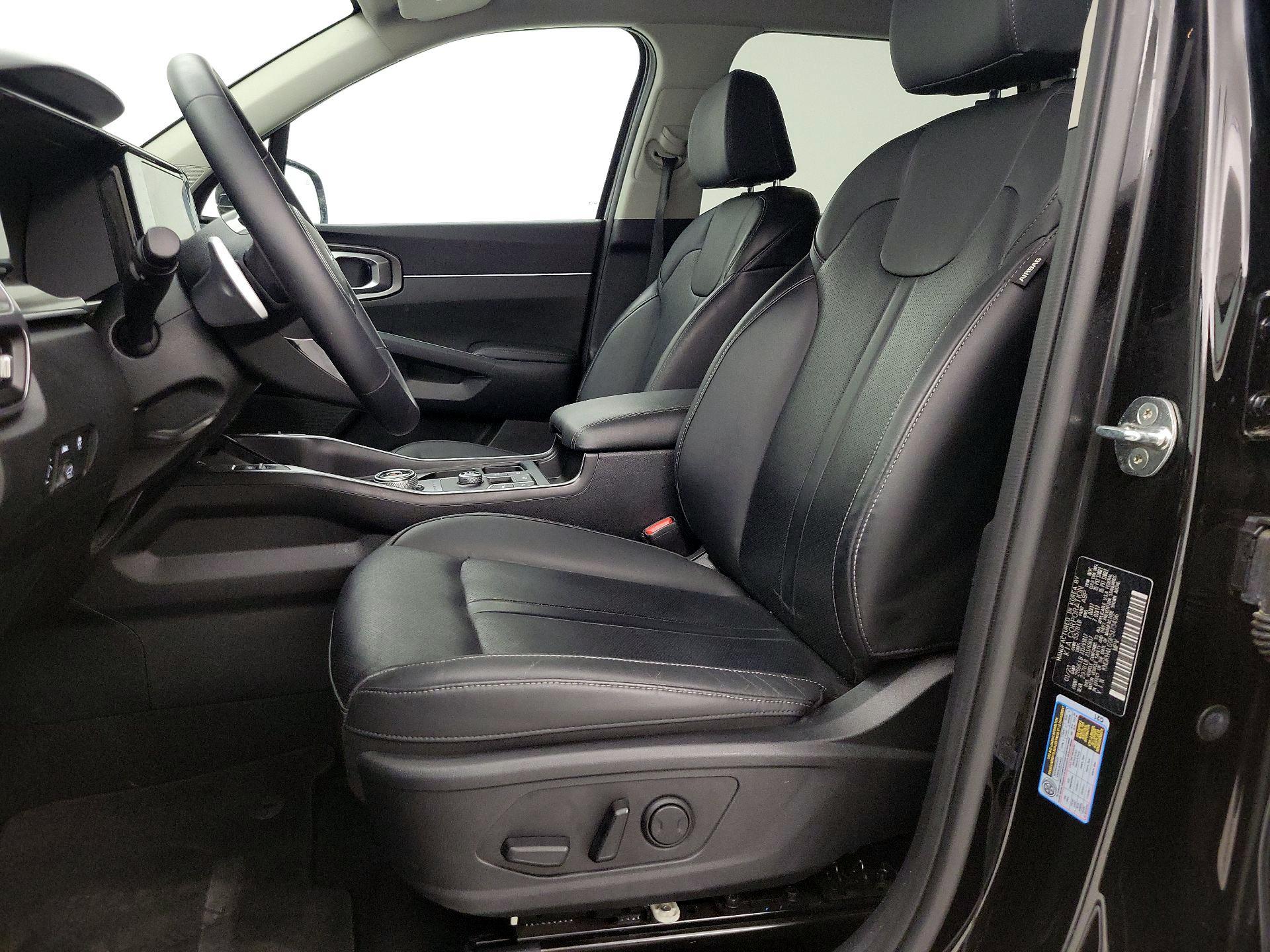 Thumbnail: 2023 Kia Sorento - 9