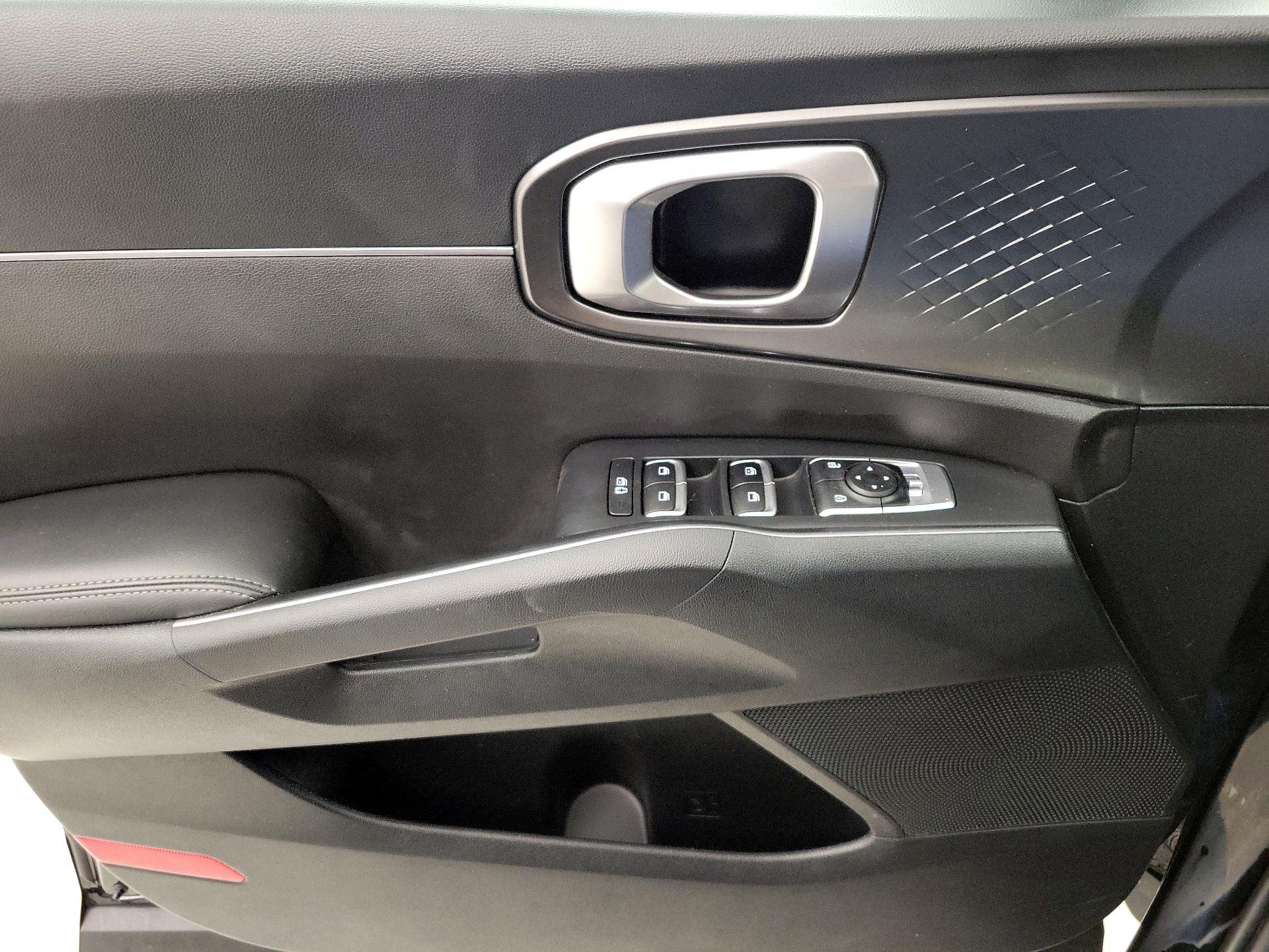 Thumbnail: 2023 Kia Sorento - 10