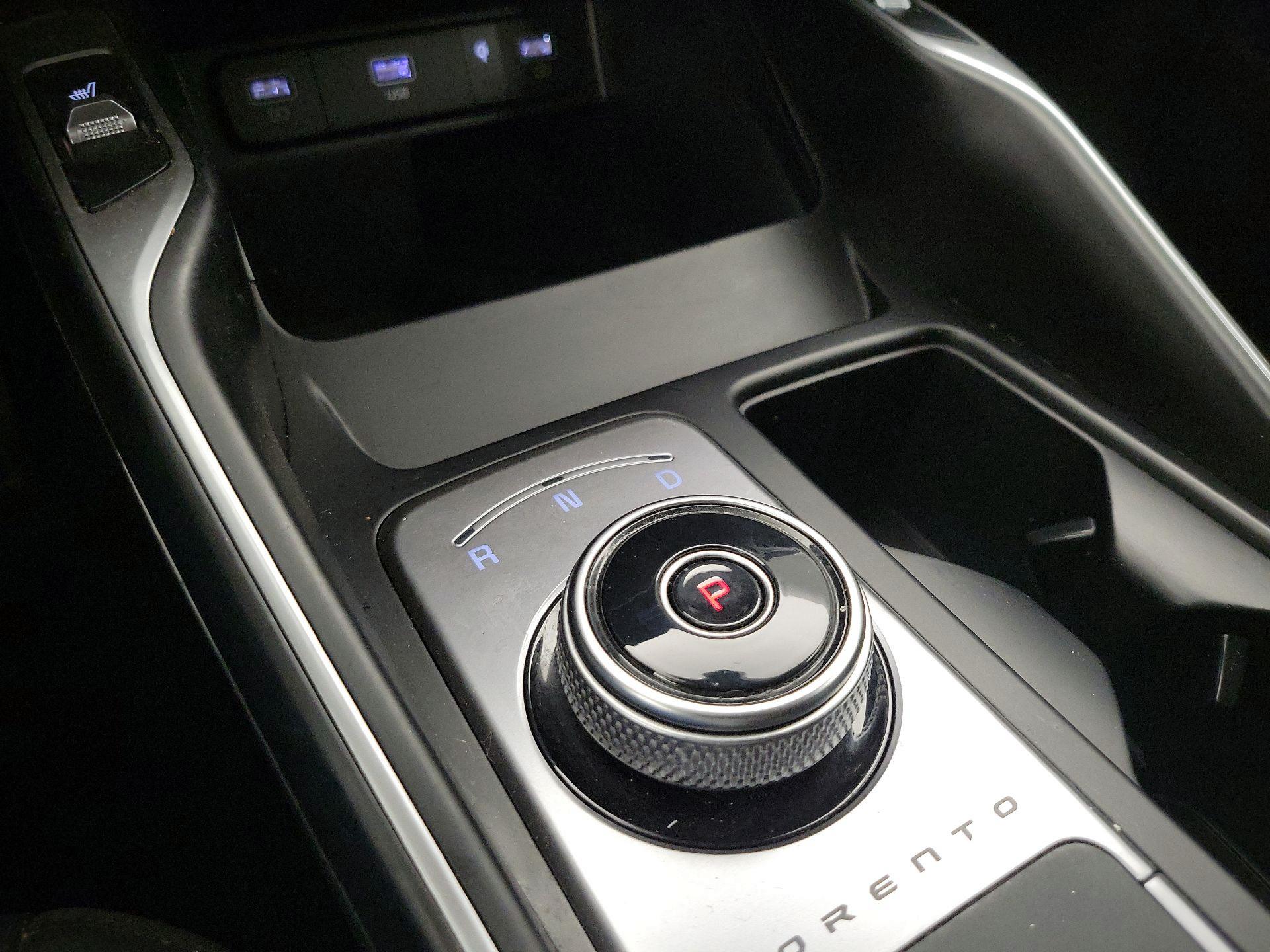 Thumbnail: 2023 Kia Sorento - 16