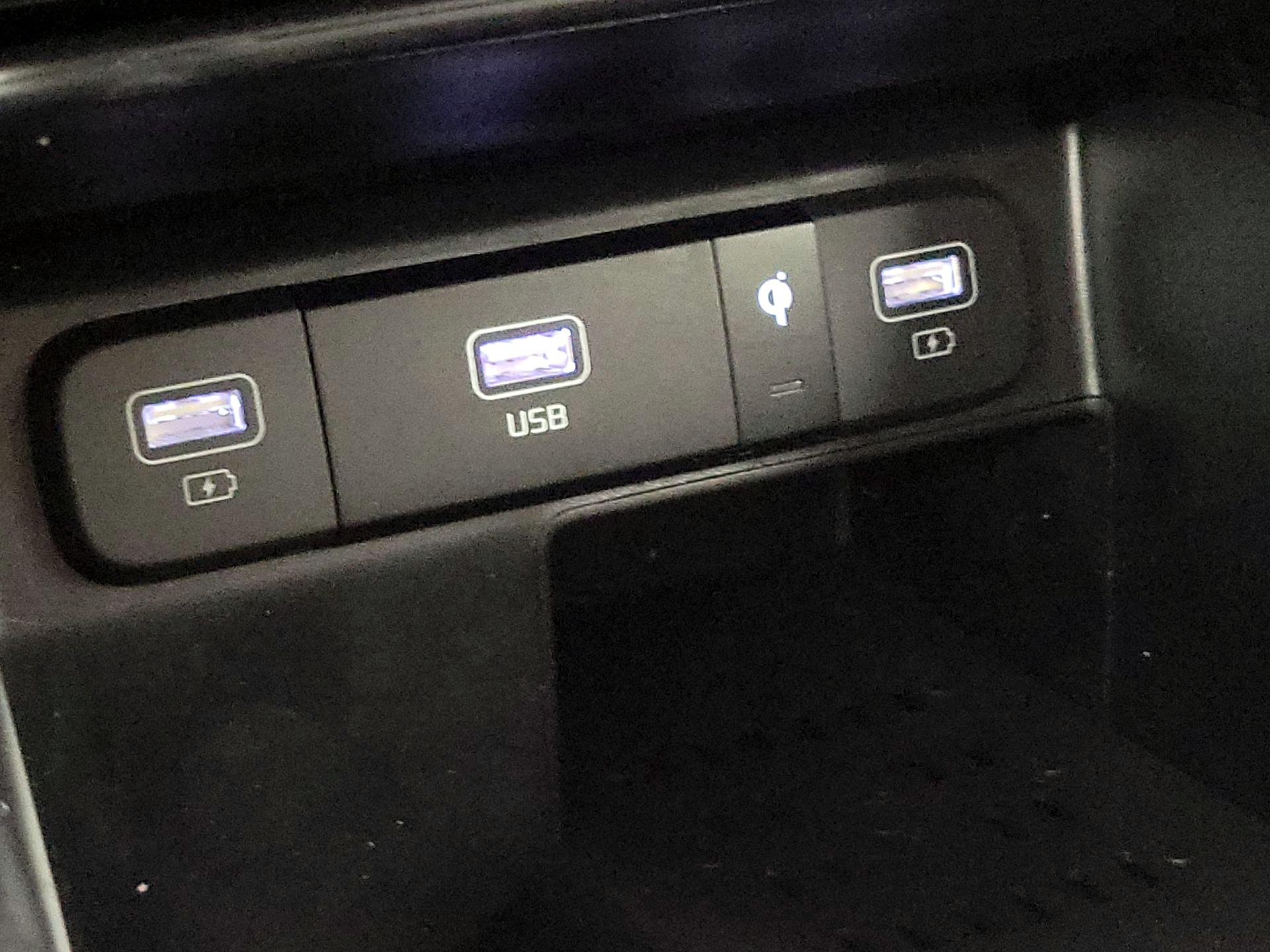 Thumbnail: 2023 Kia Sorento - 17