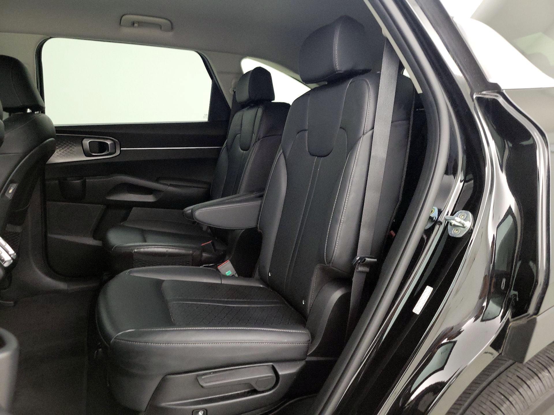 Thumbnail: 2023 Kia Sorento - 18