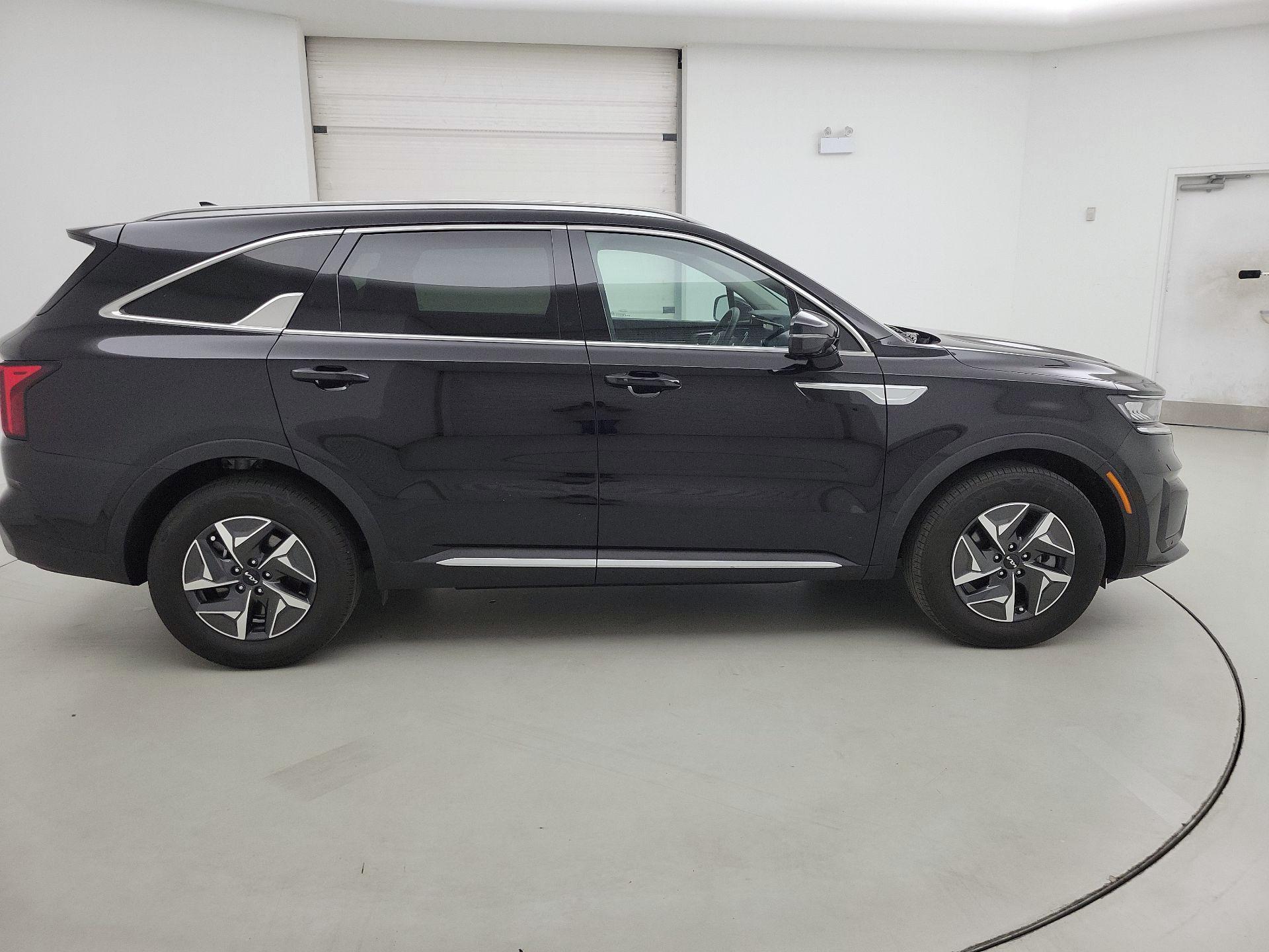 Thumbnail: 2023 Kia Sorento - 4