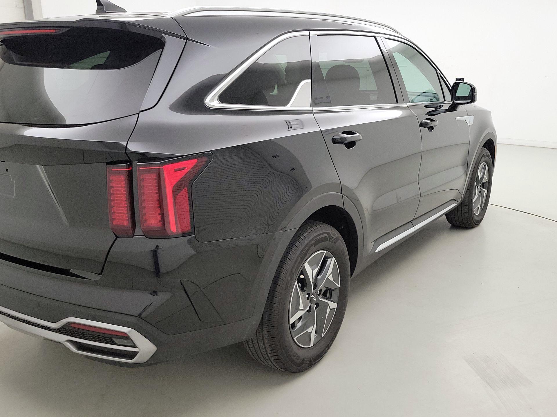 Thumbnail: 2023 Kia Sorento - 5