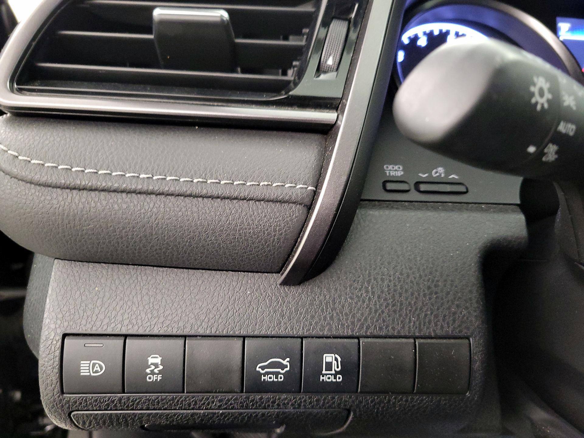 Thumbnail: 2022 Toyota Camry - 13