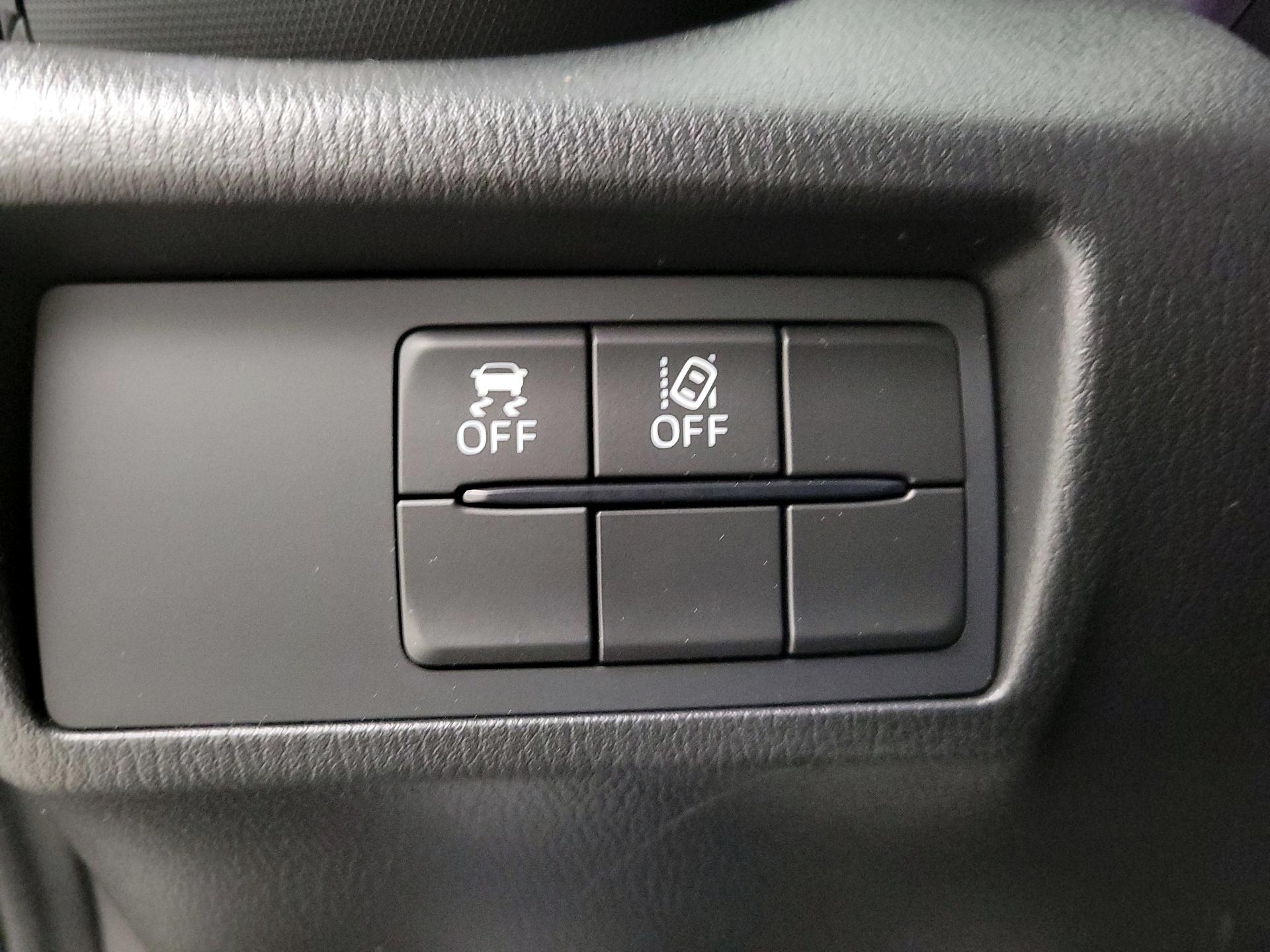 Thumbnail: 2023 Mazda MX-5 Miata - 13