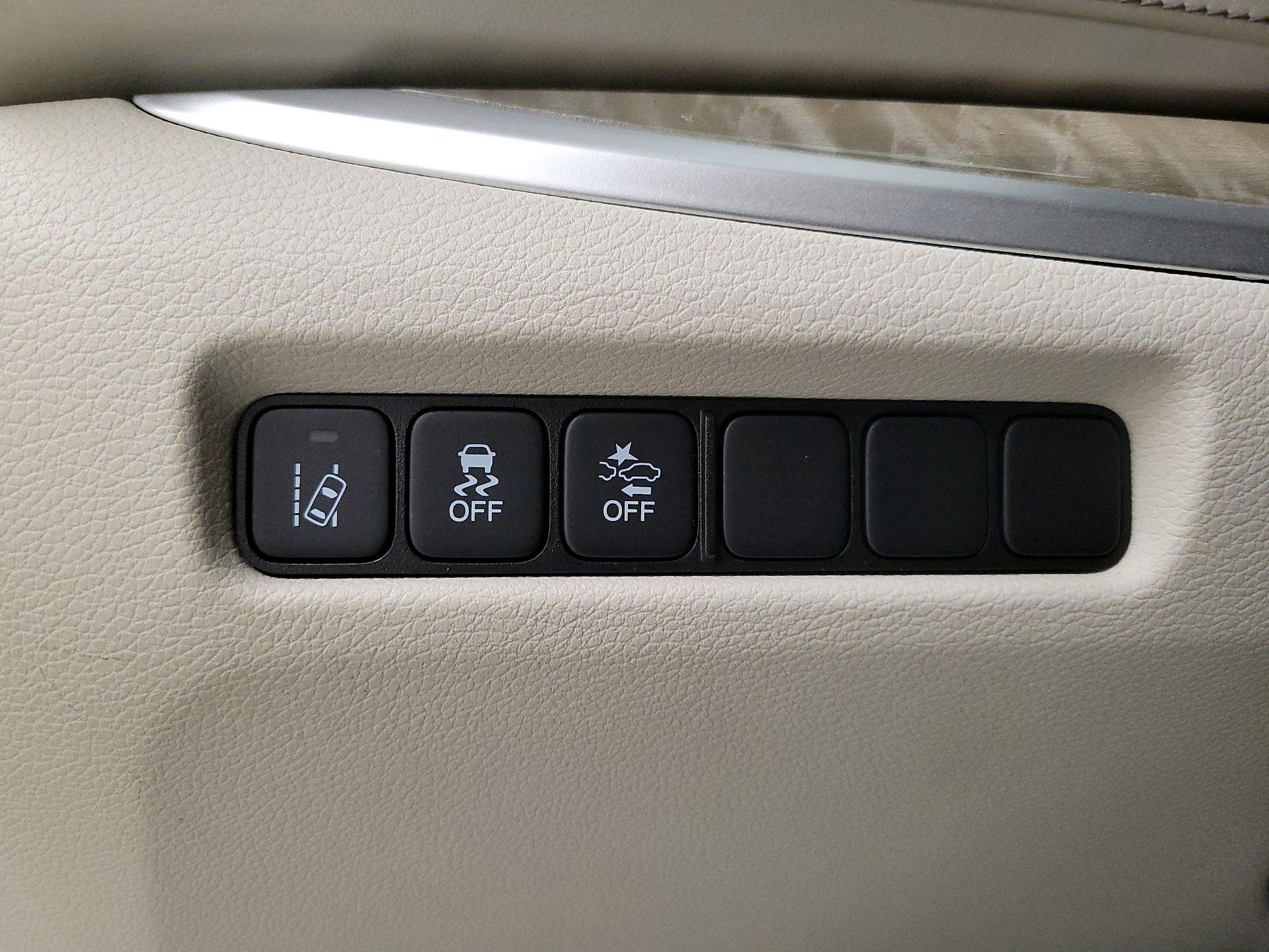 Thumbnail: 2020 Acura RLX - 13