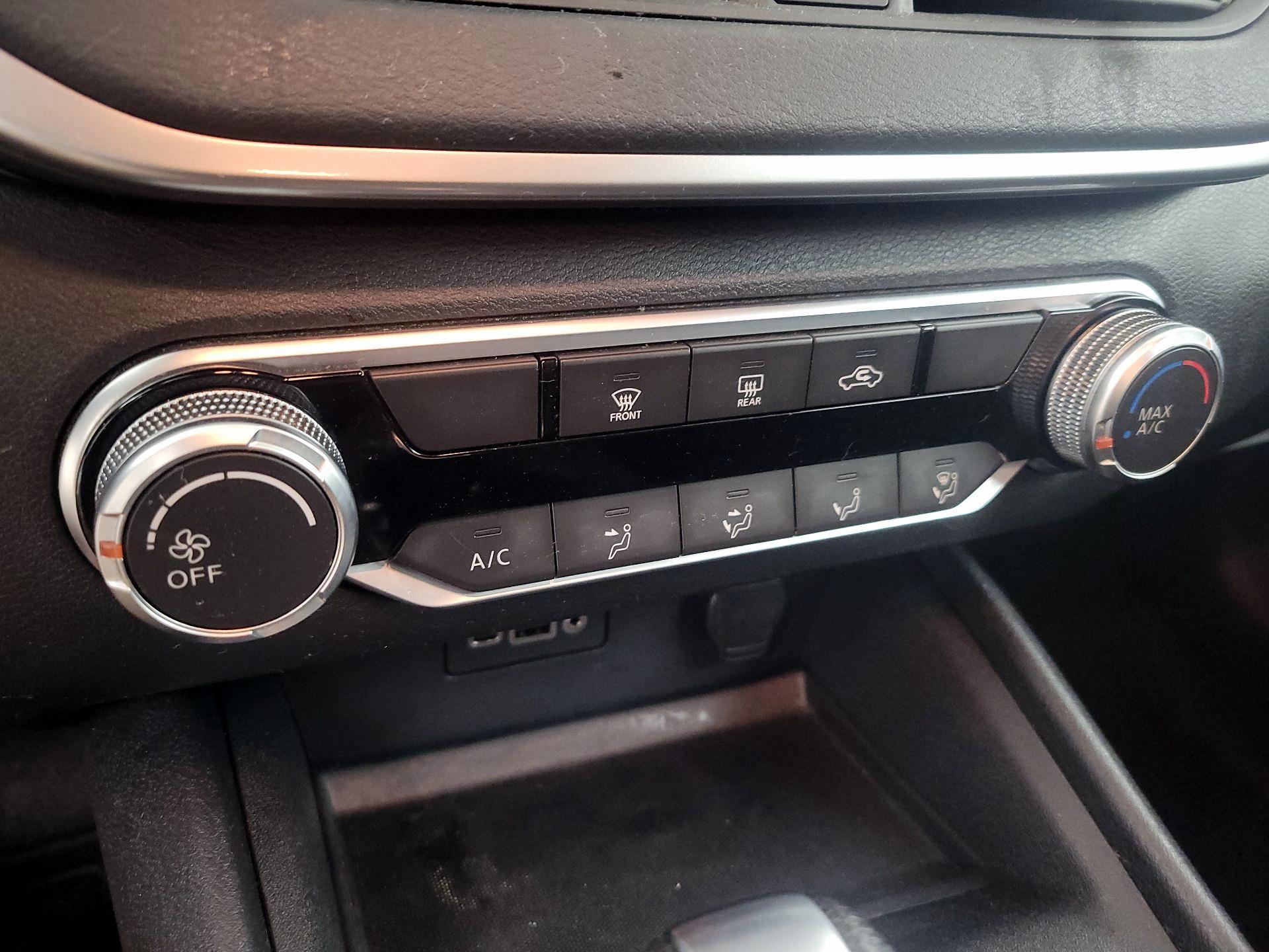 Thumbnail: 2020 Nissan Altima - 16