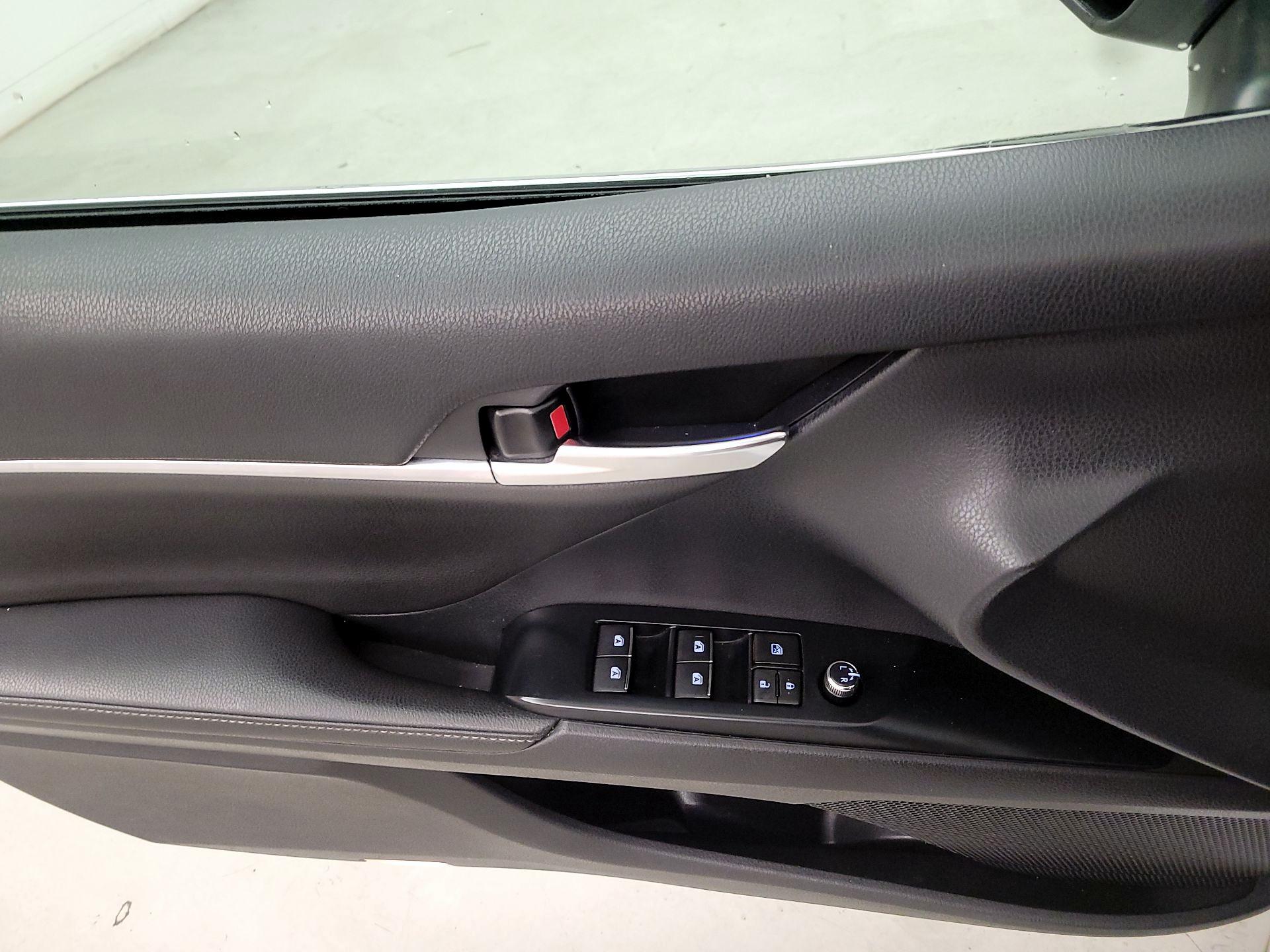 Thumbnail: 2019 Toyota Camry - 12