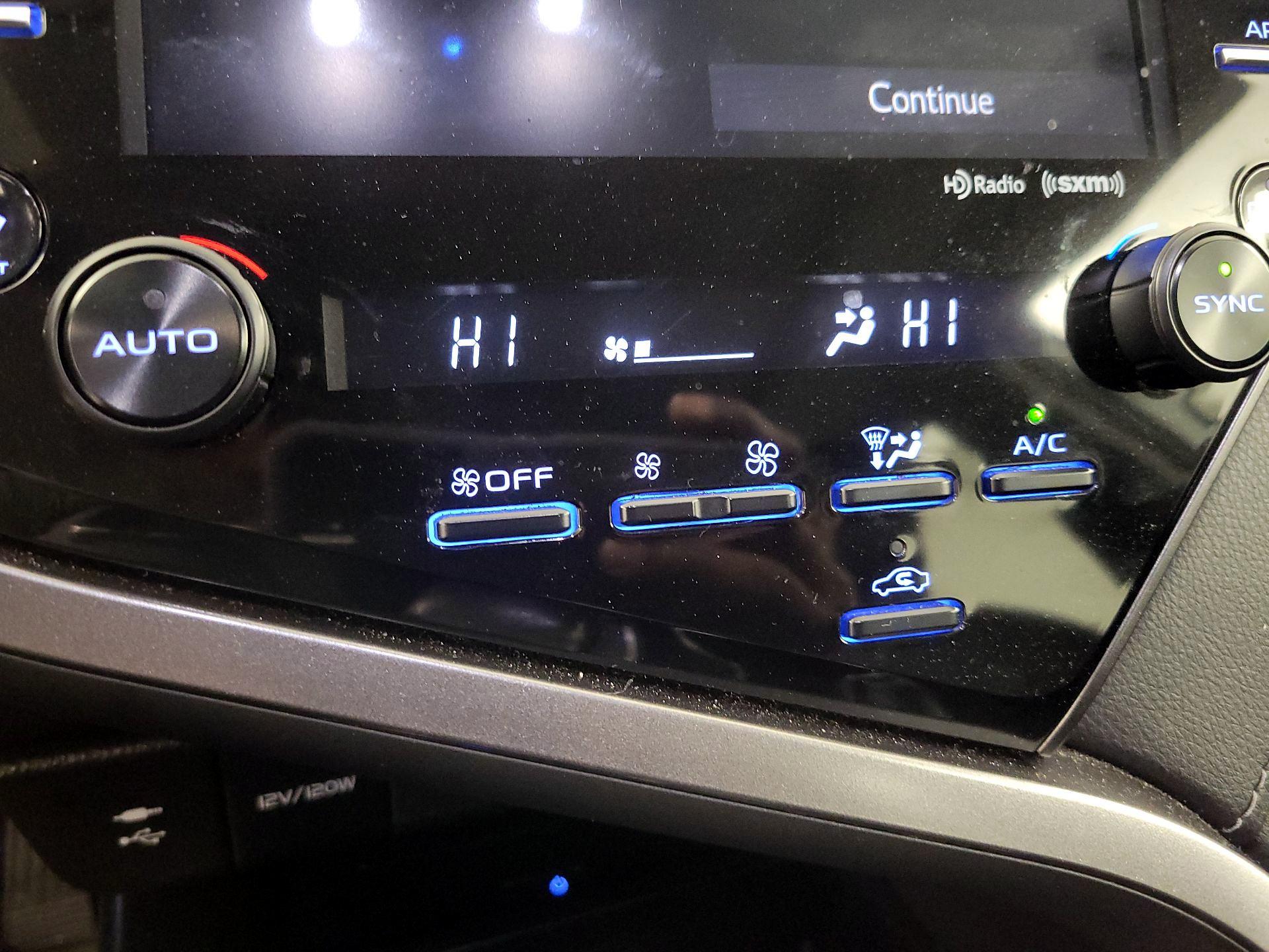 Thumbnail: 2019 Toyota Camry - 16