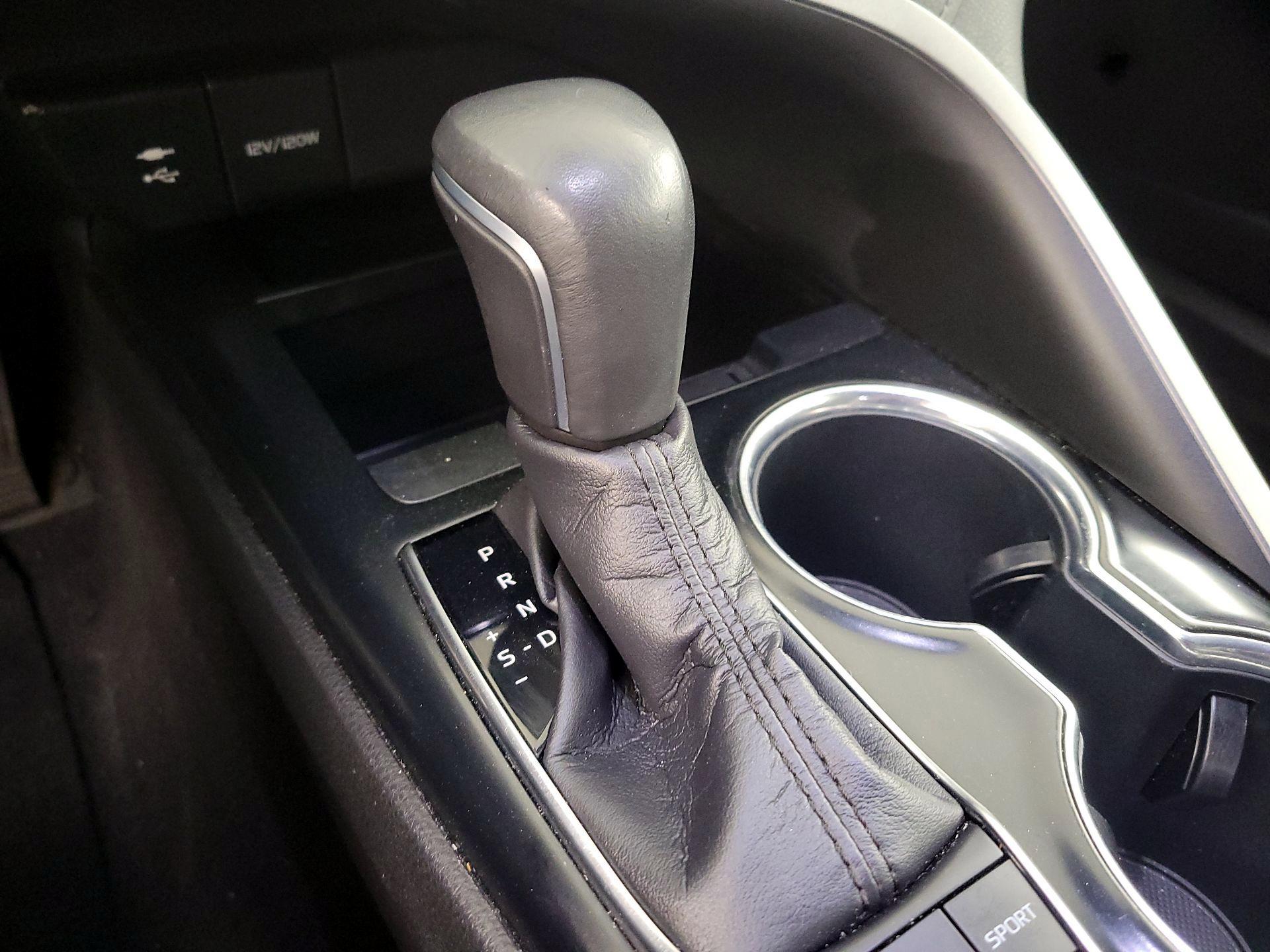 Thumbnail: 2019 Toyota Camry - 17