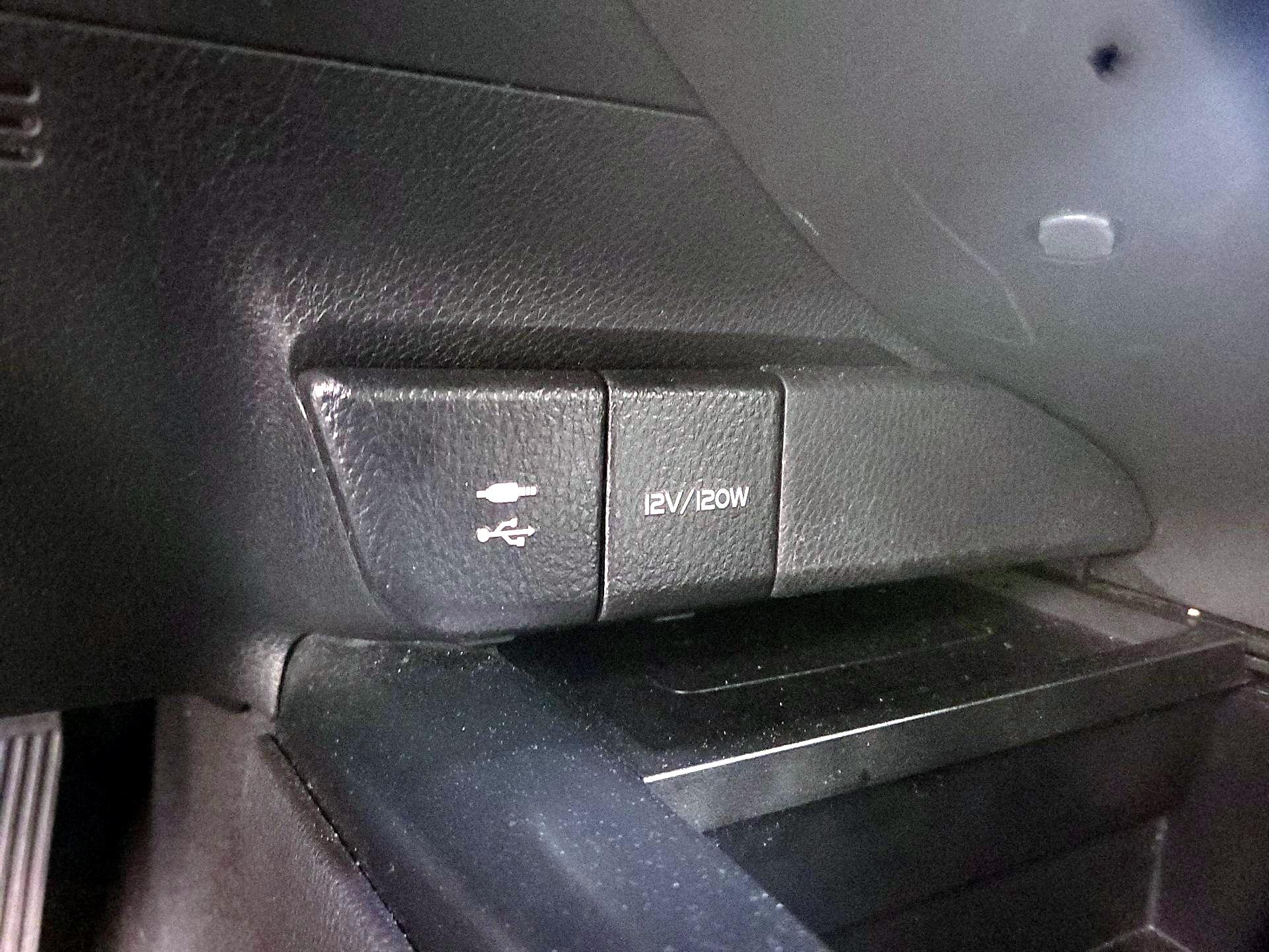 Thumbnail: 2019 Toyota Camry - 18