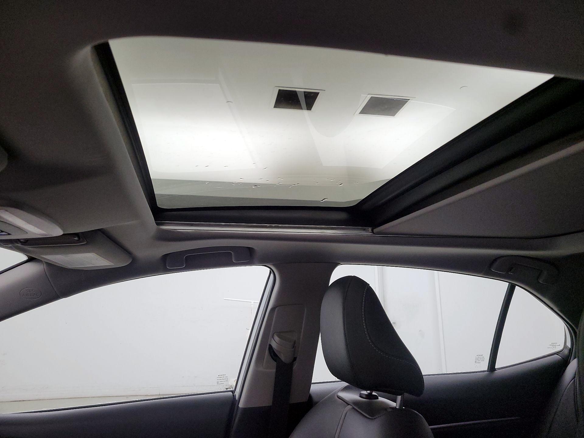 Thumbnail: 2019 Toyota Camry - 19