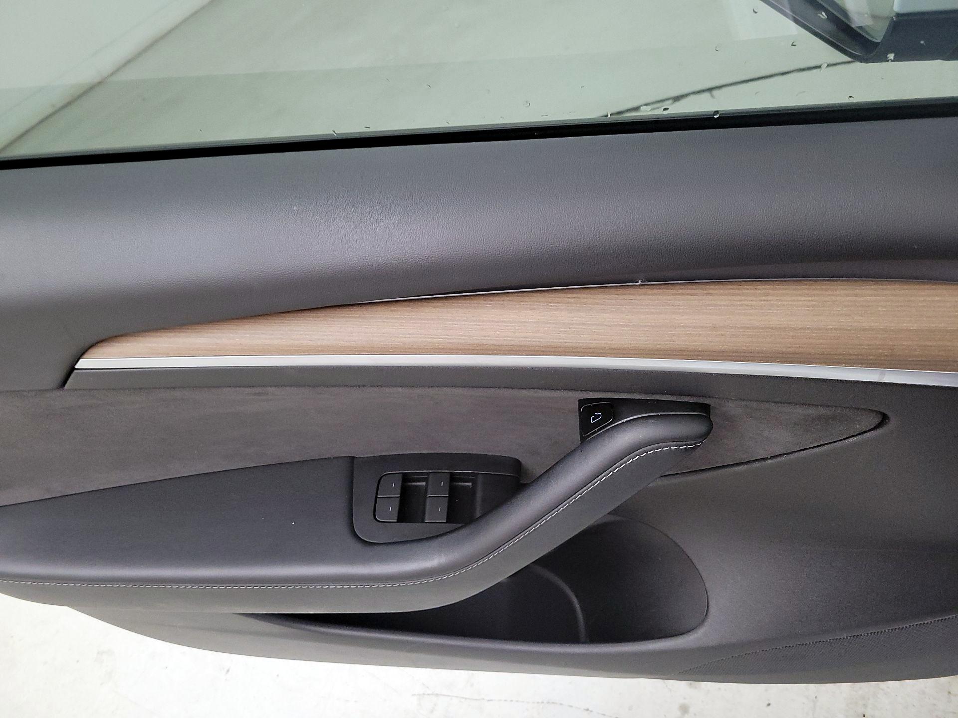 Thumbnail: 2022 Tesla Model 3 - 12