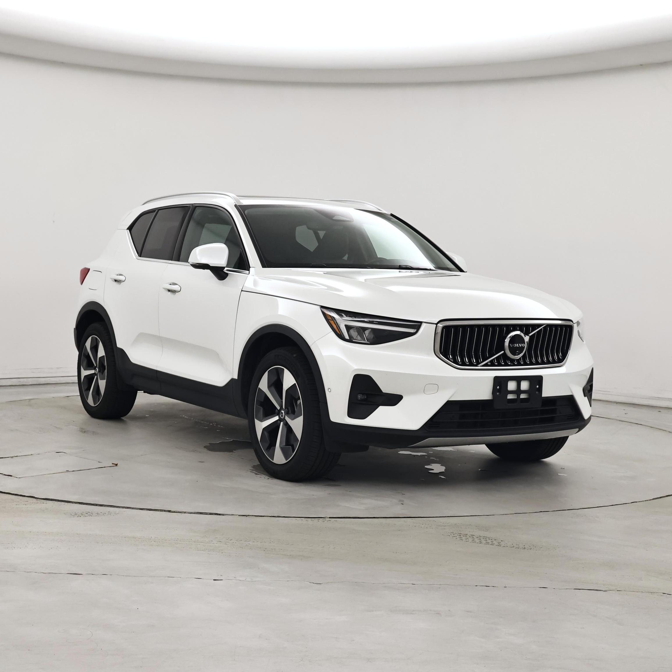 White 2025 Volvo XC40 B5 Plus Bright Theme AWD SUV / Crossover All-Wheel Drive Automatic