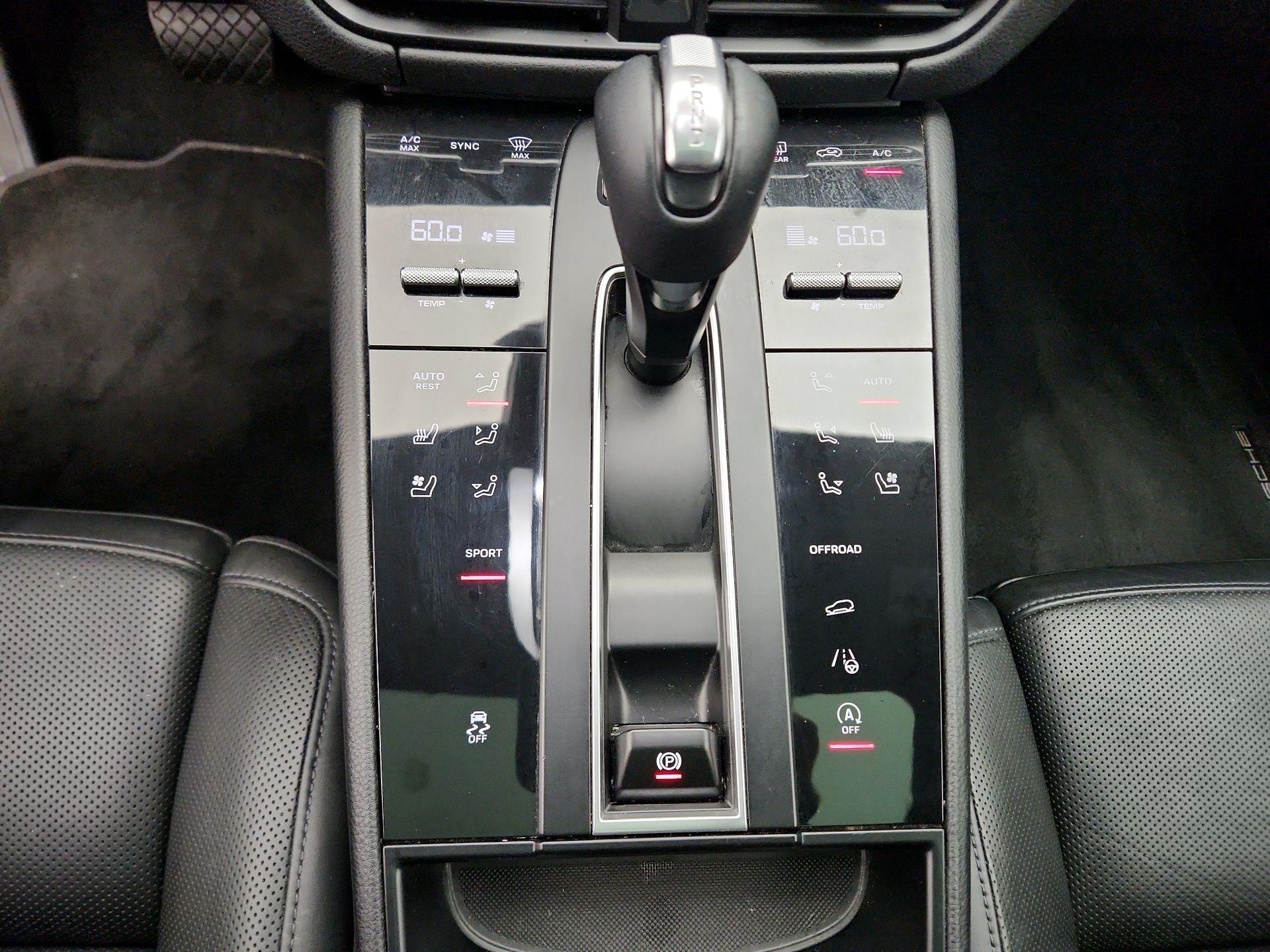 Thumbnail: 2022 Porsche Macan - 18