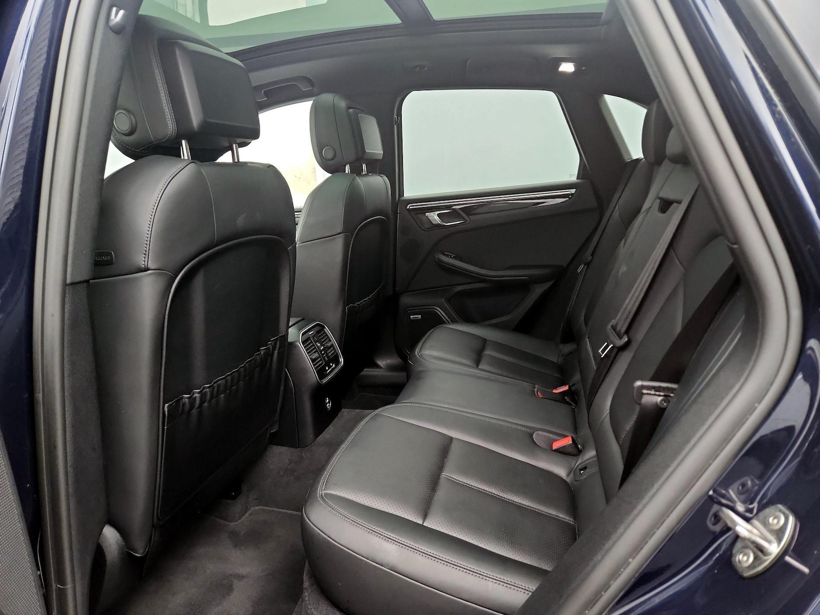 2022 Porsche Macan Base - Photo 22