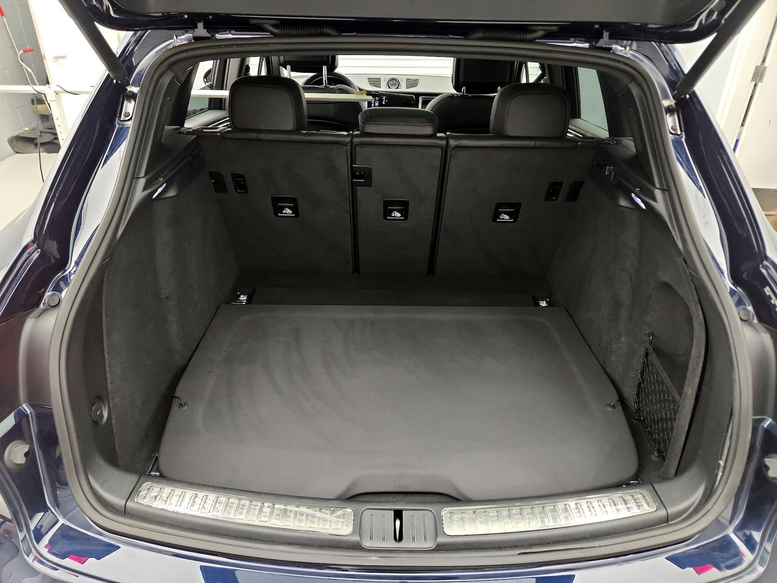 2022 Porsche Macan Base - Photo 23