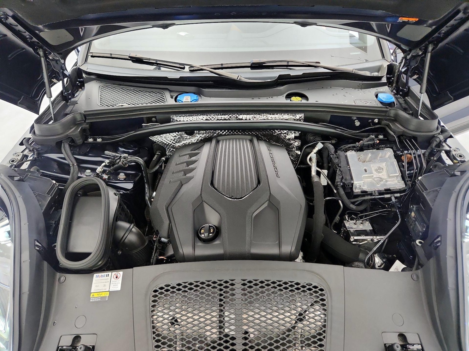 2022 Porsche Macan Base - Photo 24