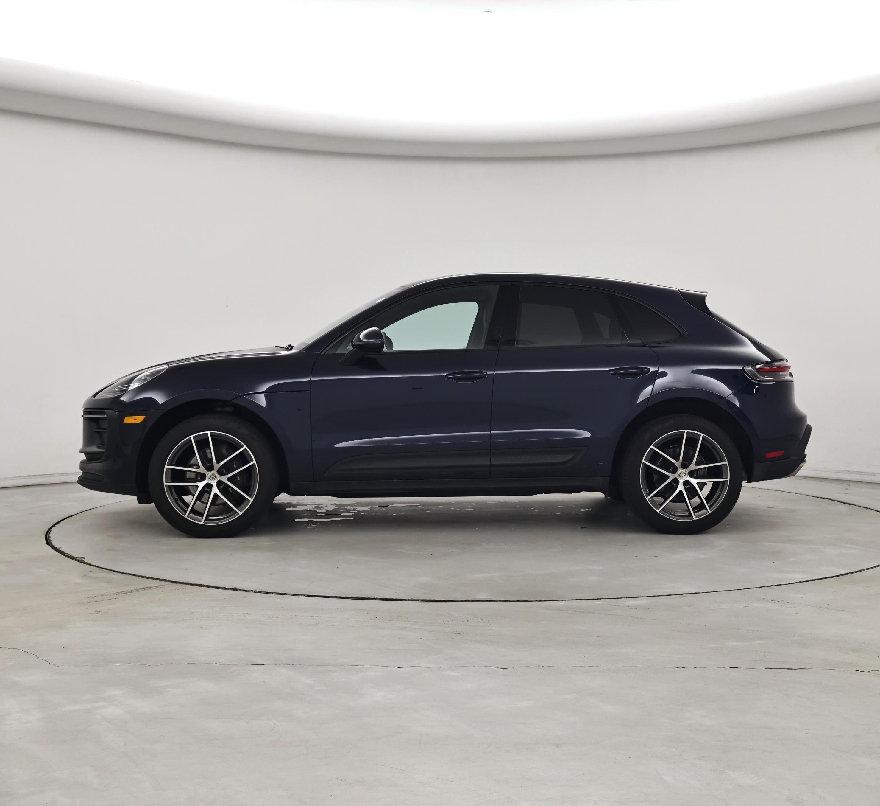 Thumbnail: 2022 Porsche Macan - 3