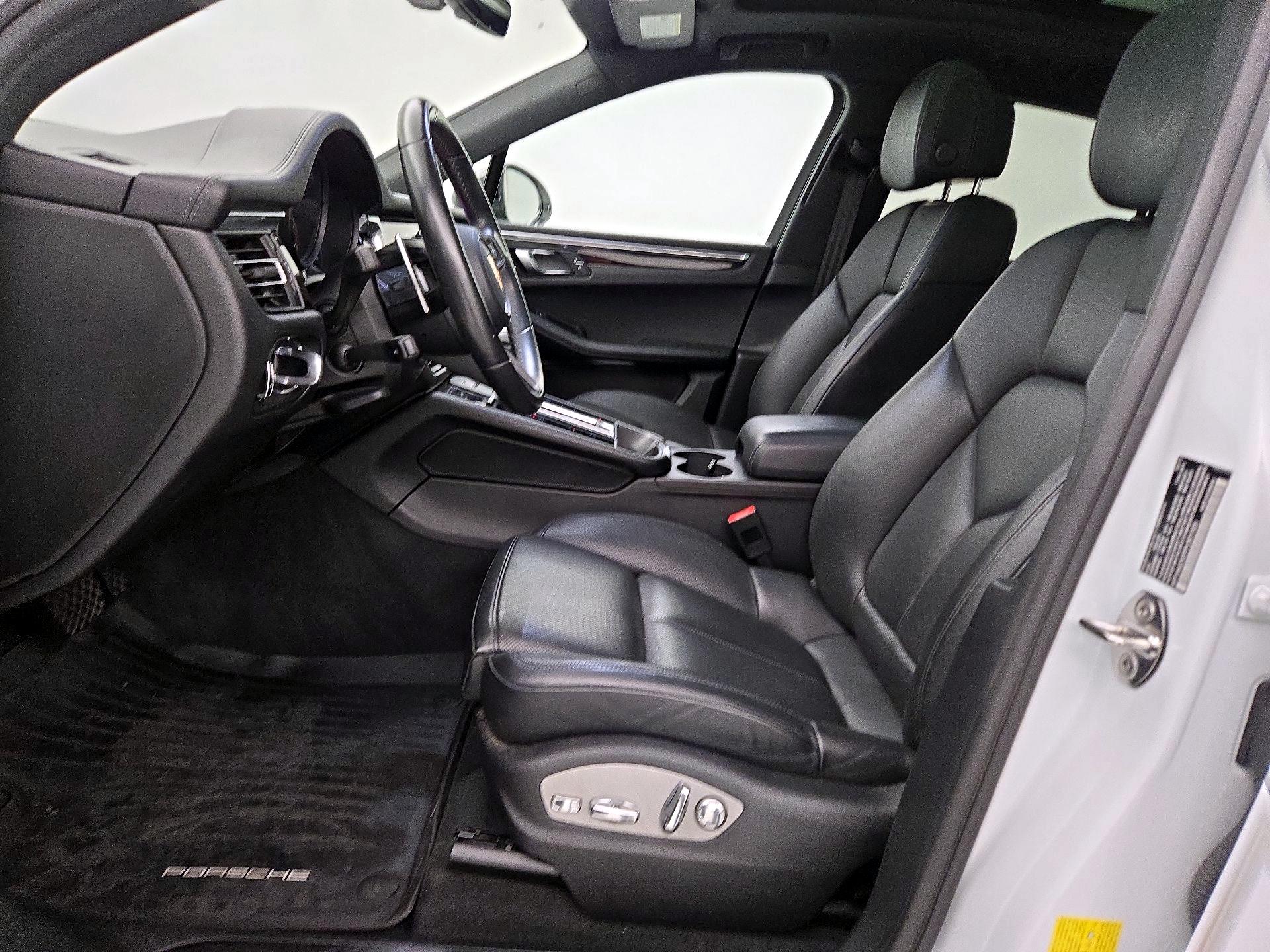 Thumbnail: 2023 Porsche Macan - 11