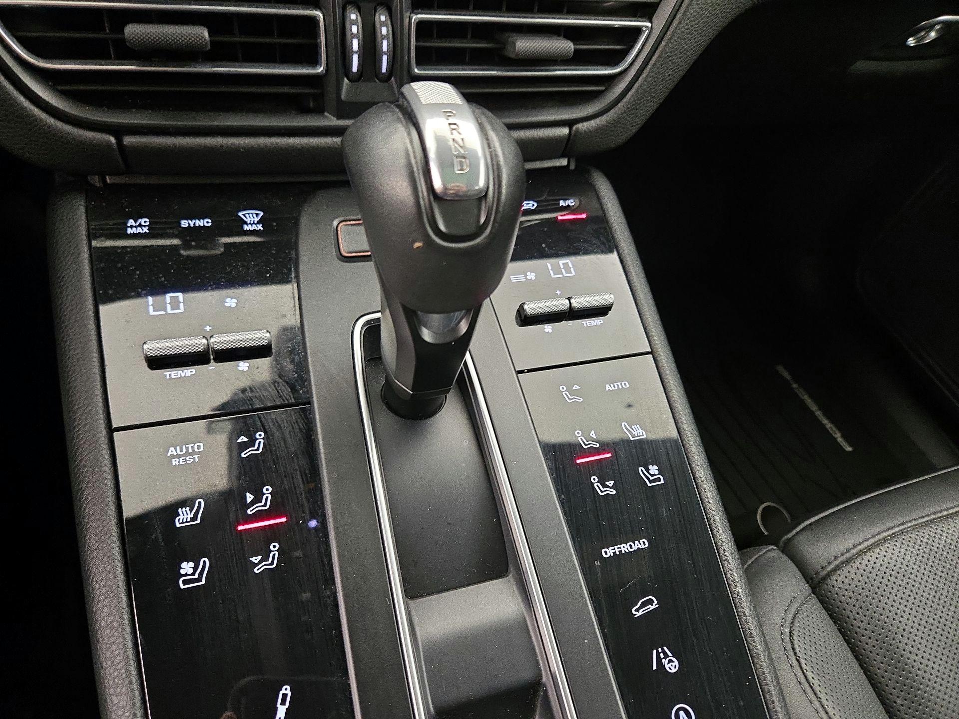 Thumbnail: 2023 Porsche Macan - 18
