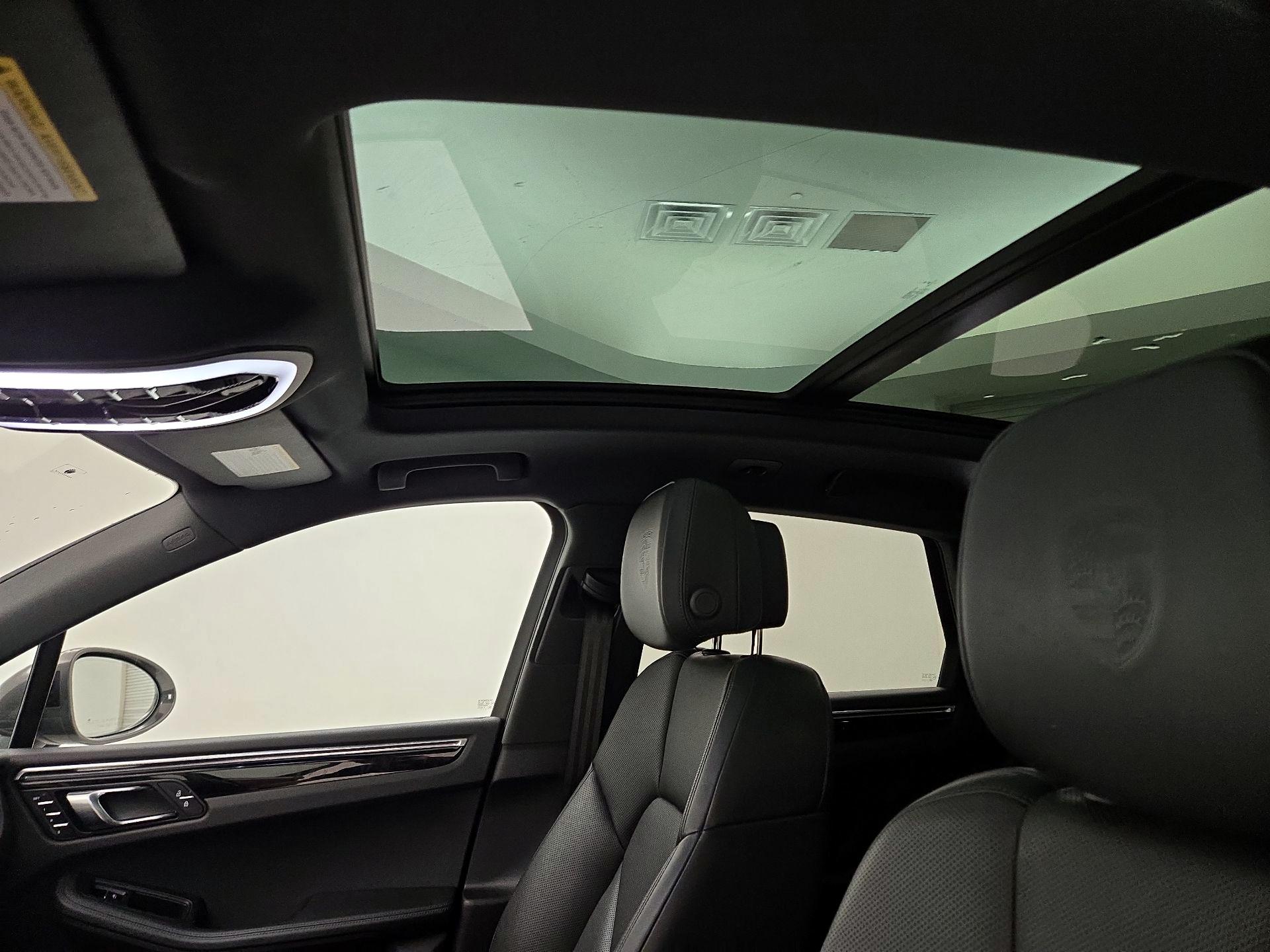 Thumbnail: 2023 Porsche Macan - 20