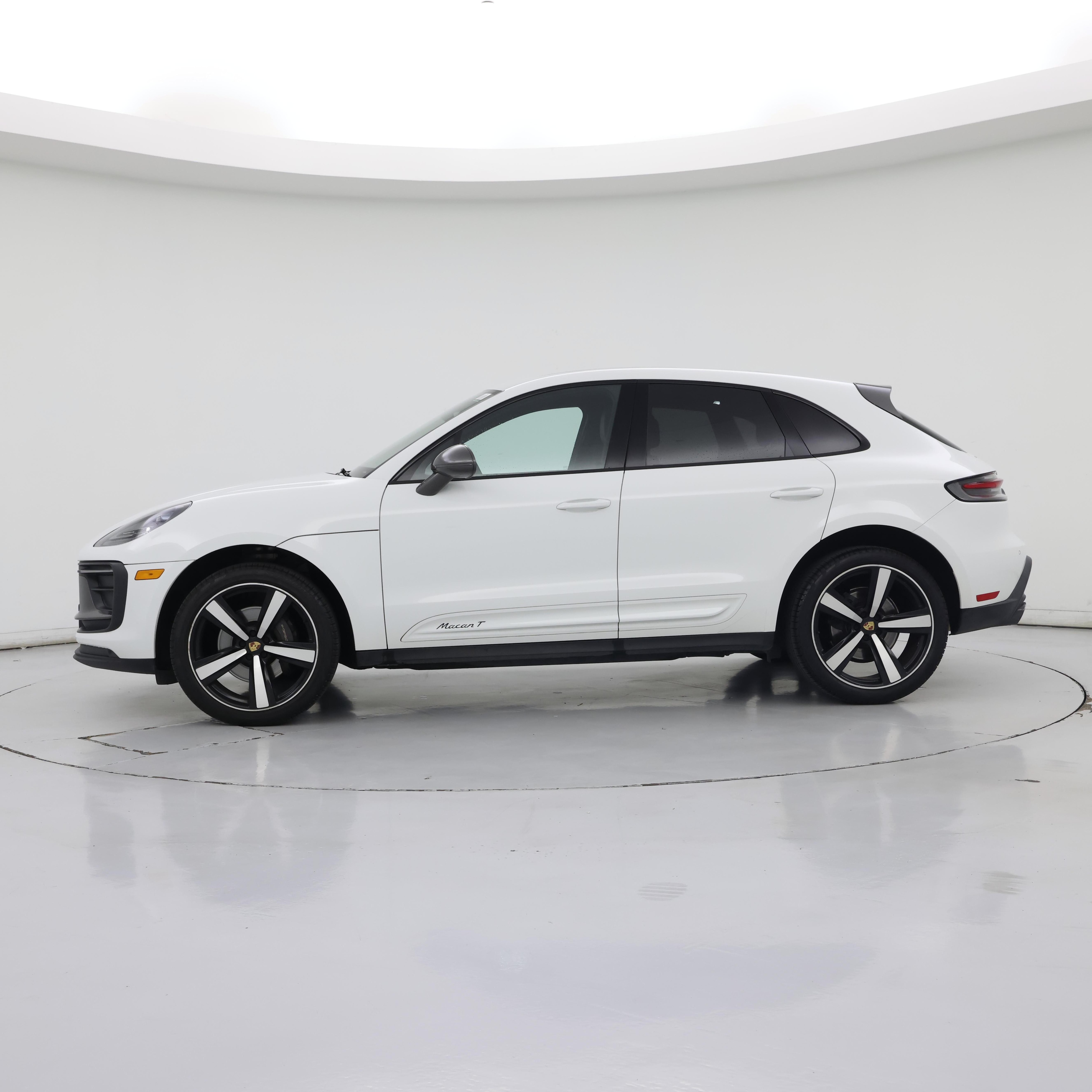 Thumbnail: 2023 Porsche Macan - 3