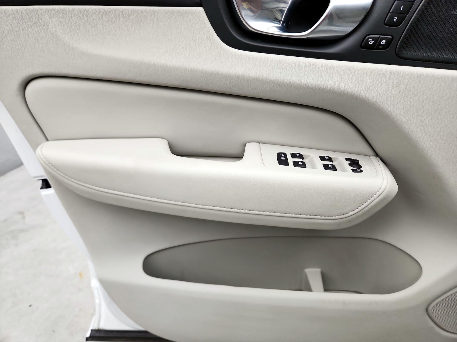 2023 Volvo XC60 Plus - Photo 13
