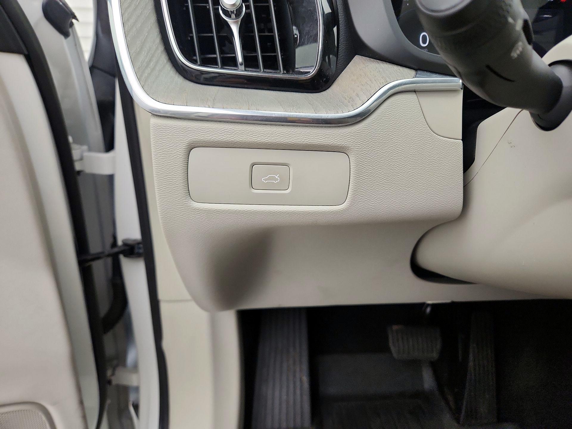 Thumbnail: 2023 Volvo XC60 - 13
