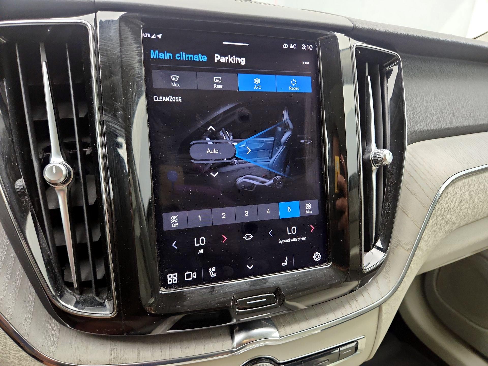 Thumbnail: 2023 Volvo XC60 - 17