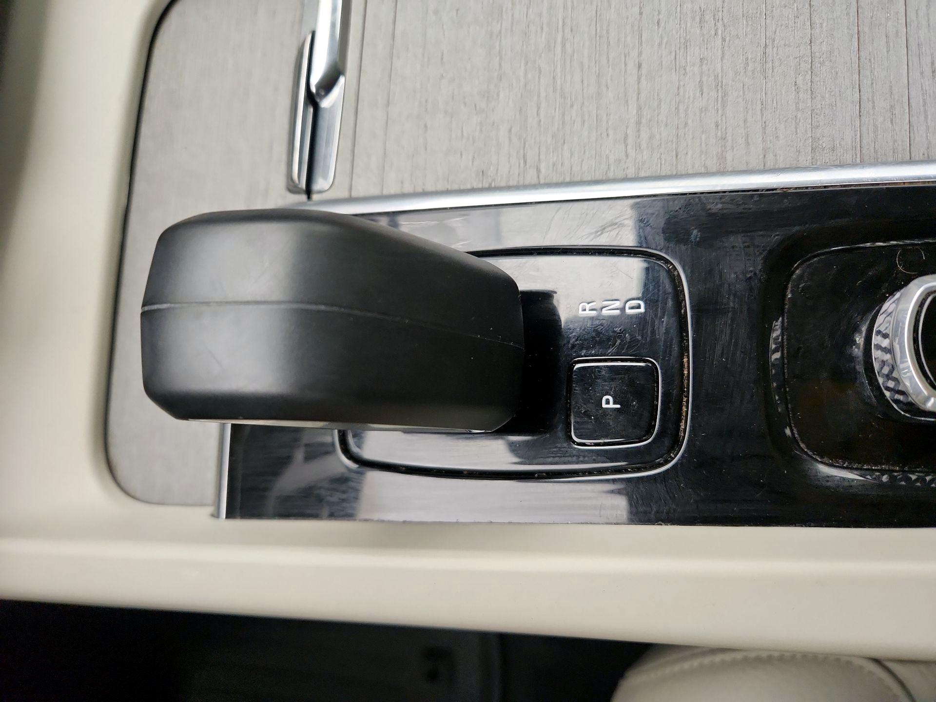 Thumbnail: 2023 Volvo XC60 - 18
