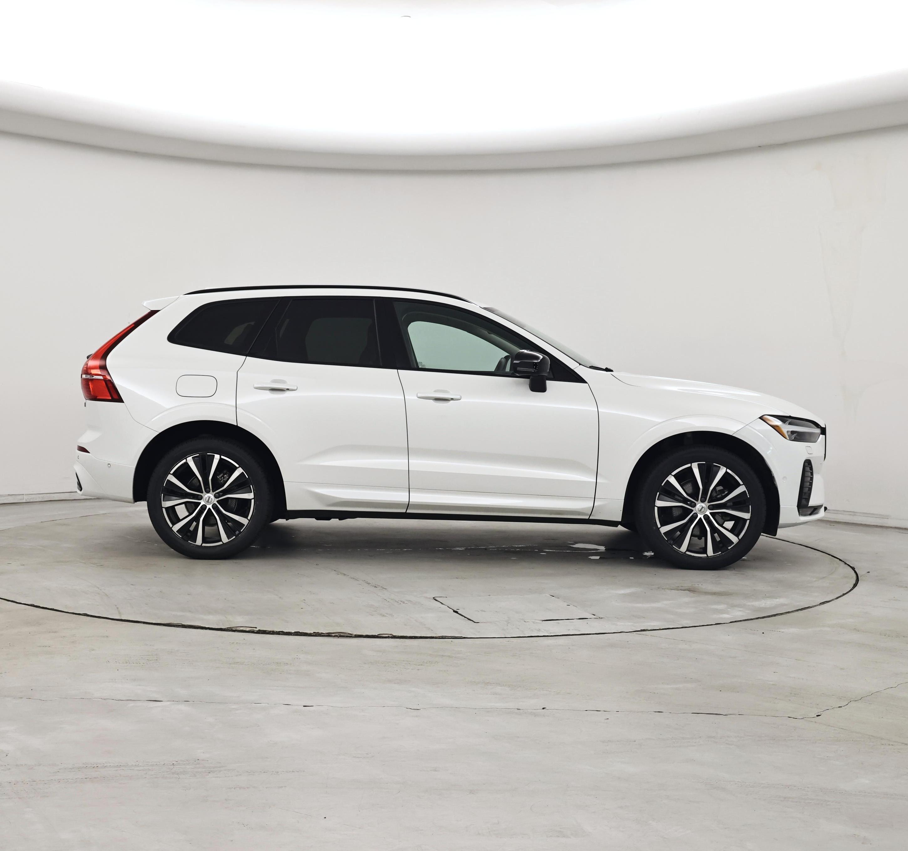 Thumbnail: 2023 Volvo XC60 - 7