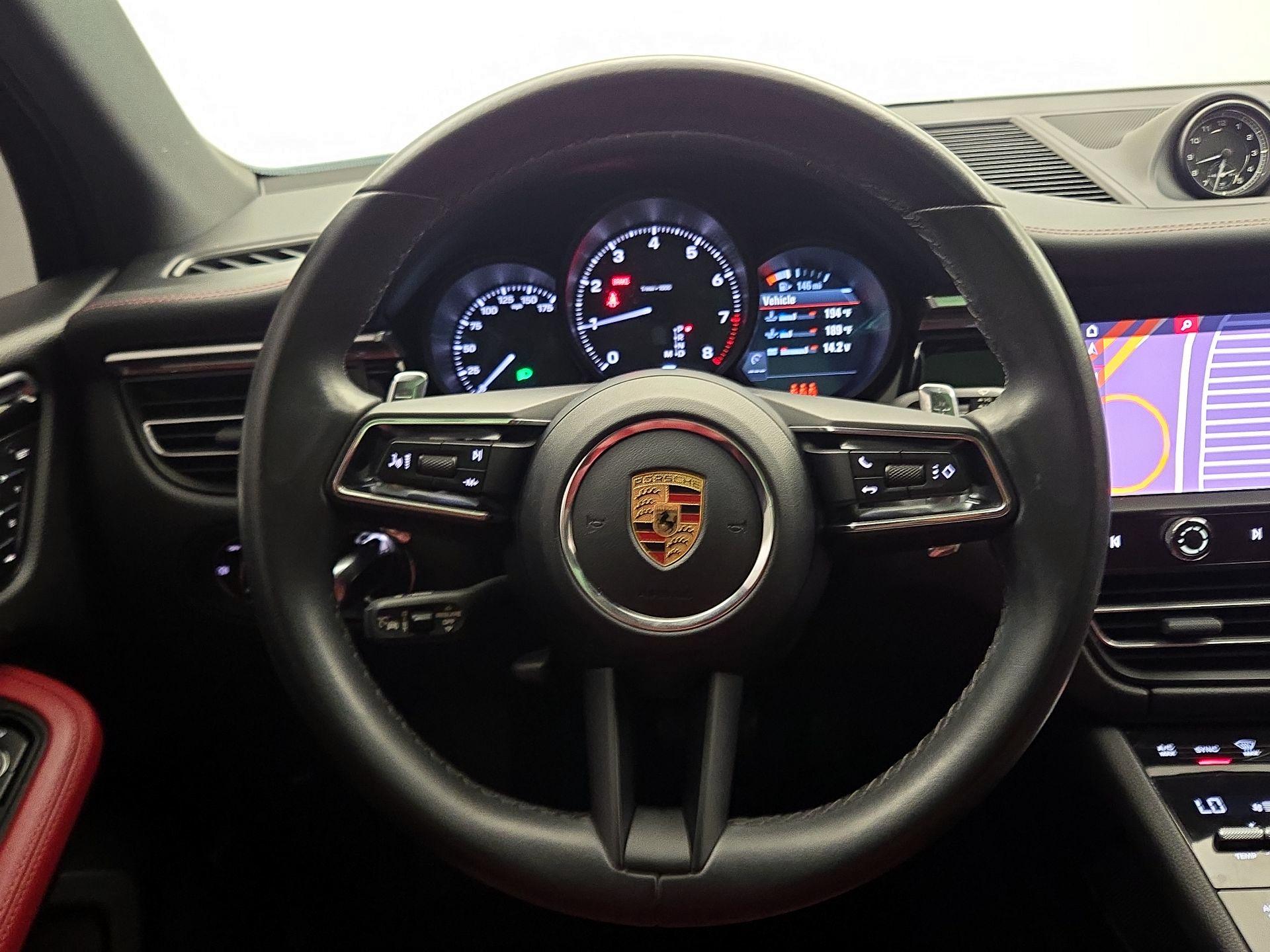 Thumbnail: 2023 Porsche Macan - 10