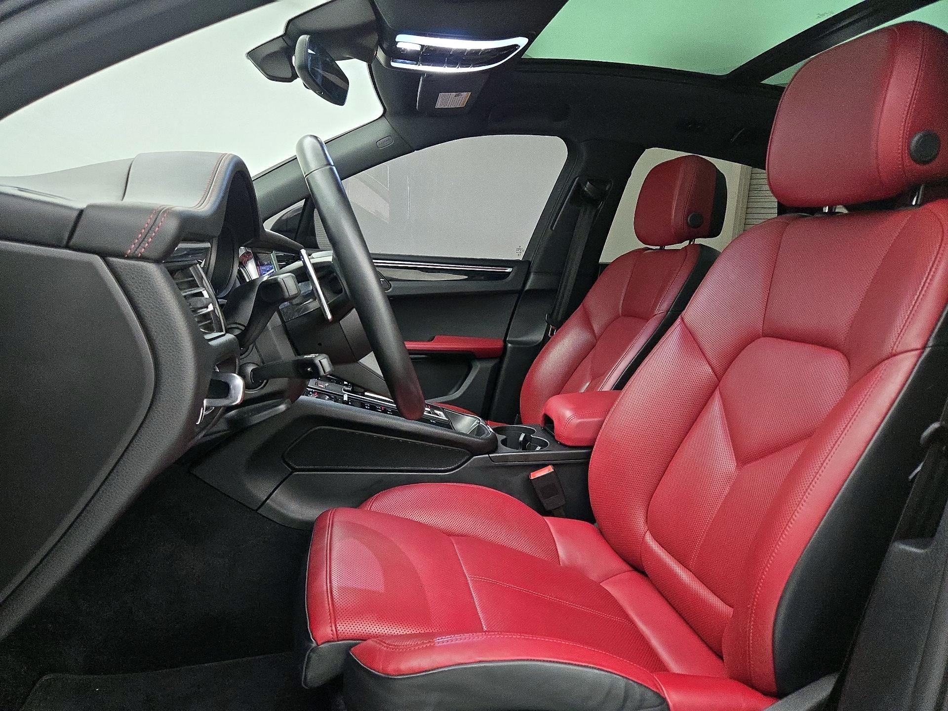 Thumbnail: 2023 Porsche Macan - 11