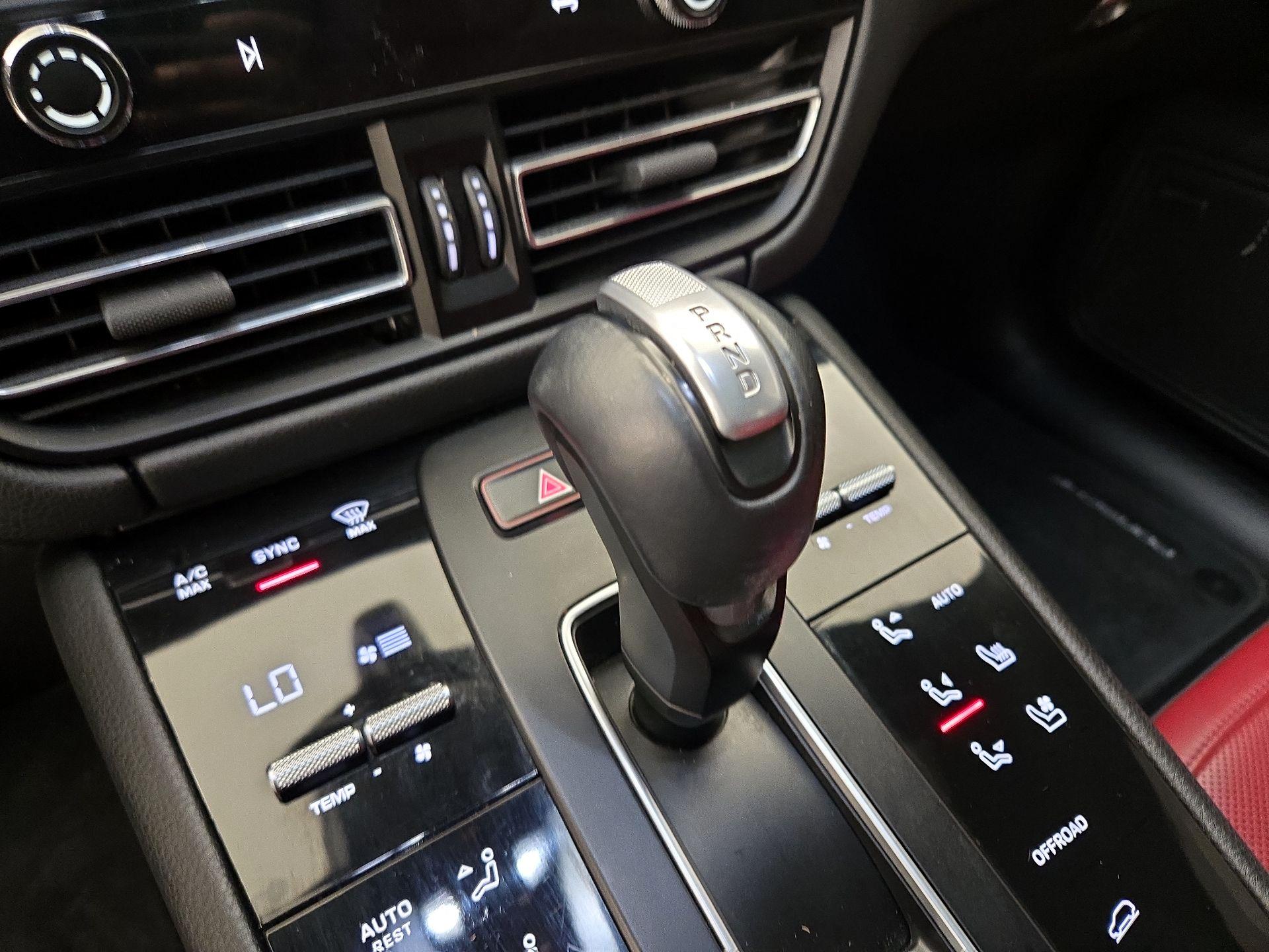 Thumbnail: 2023 Porsche Macan - 18