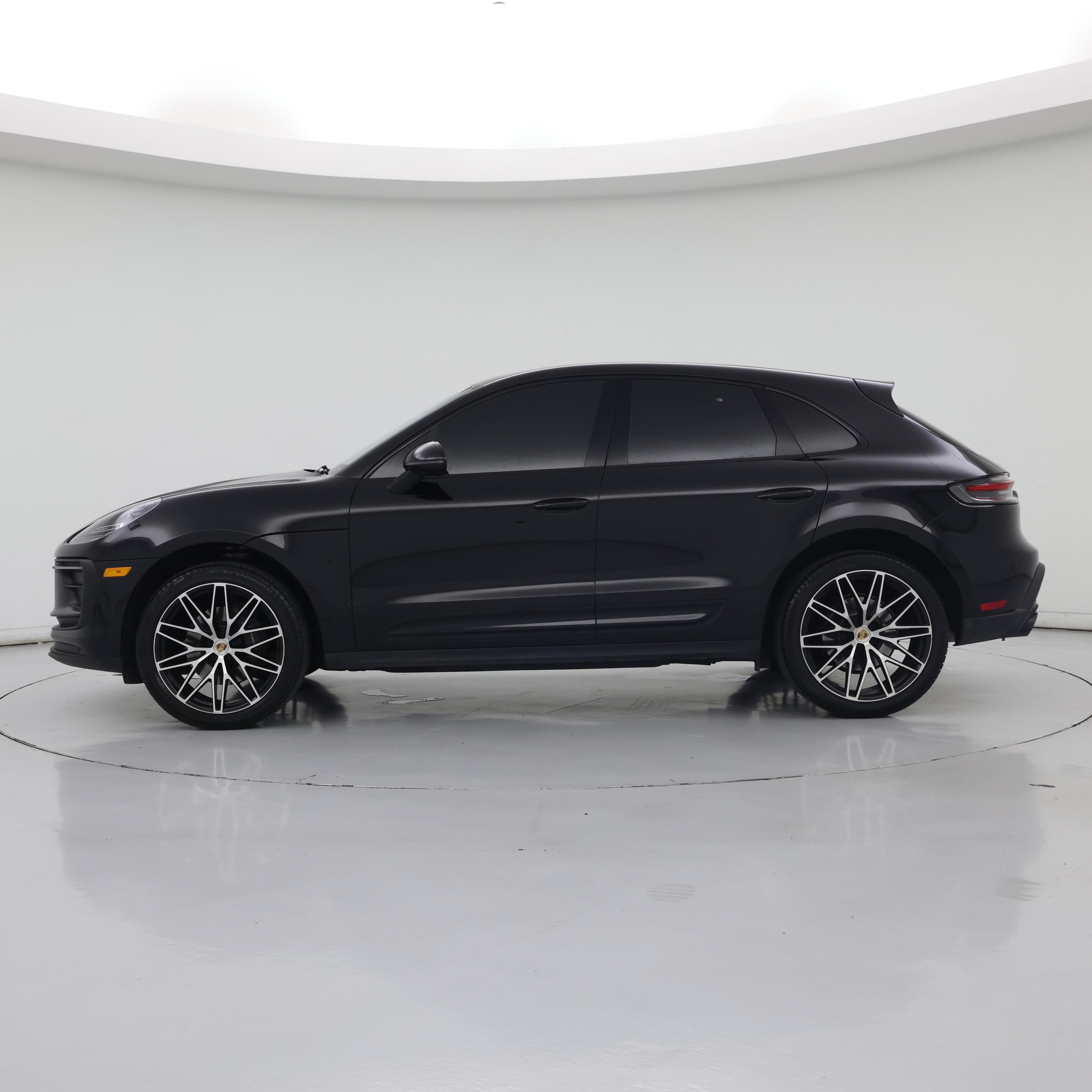Thumbnail: 2023 Porsche Macan - 3