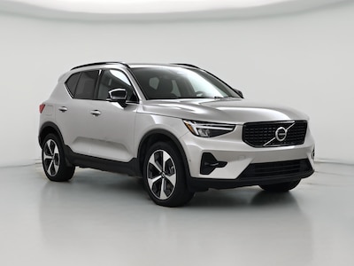 2025 Volvo XC40 B5 Plus Dark Theme