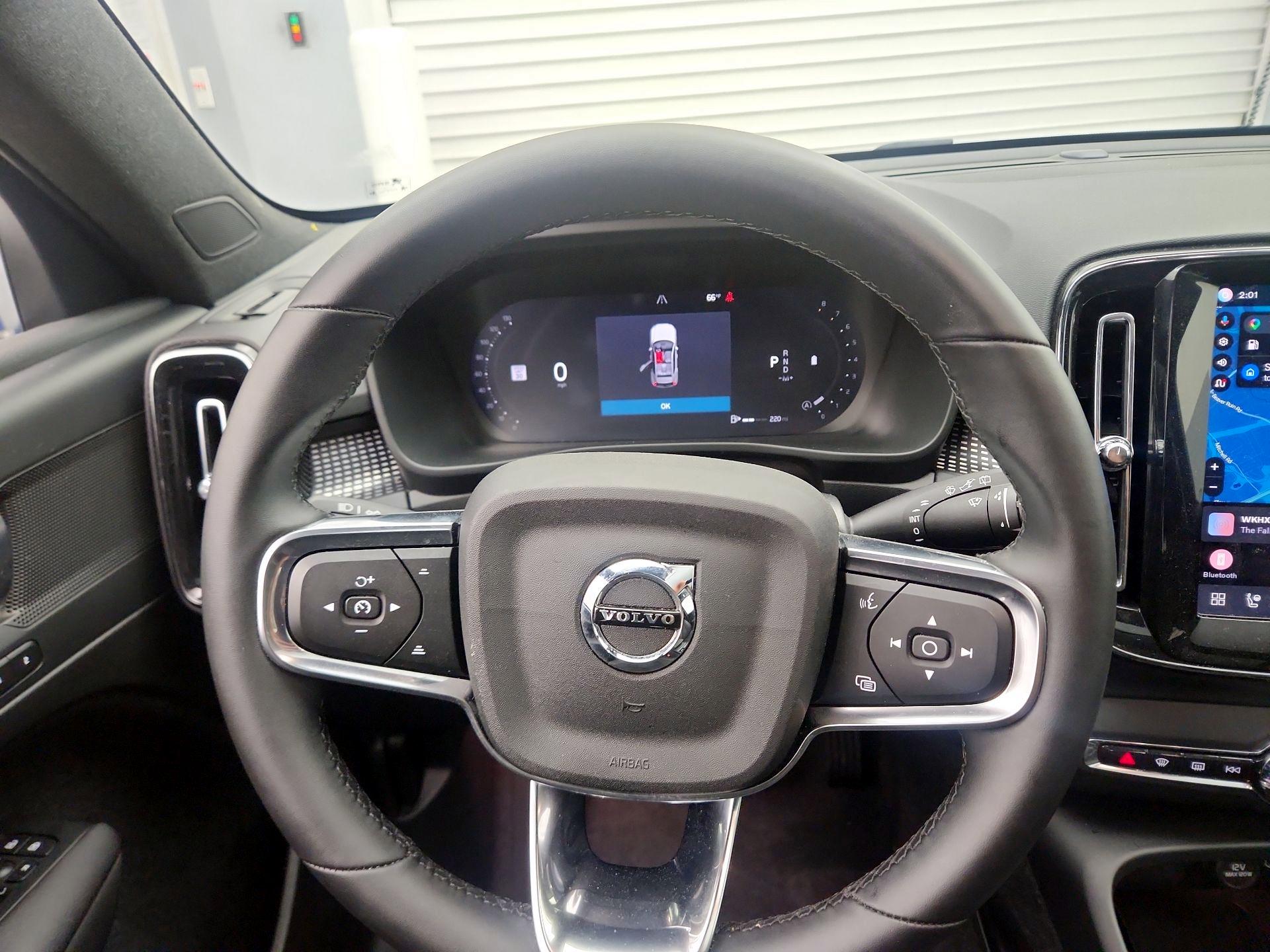 Thumbnail: 2025 Volvo XC40 - 10