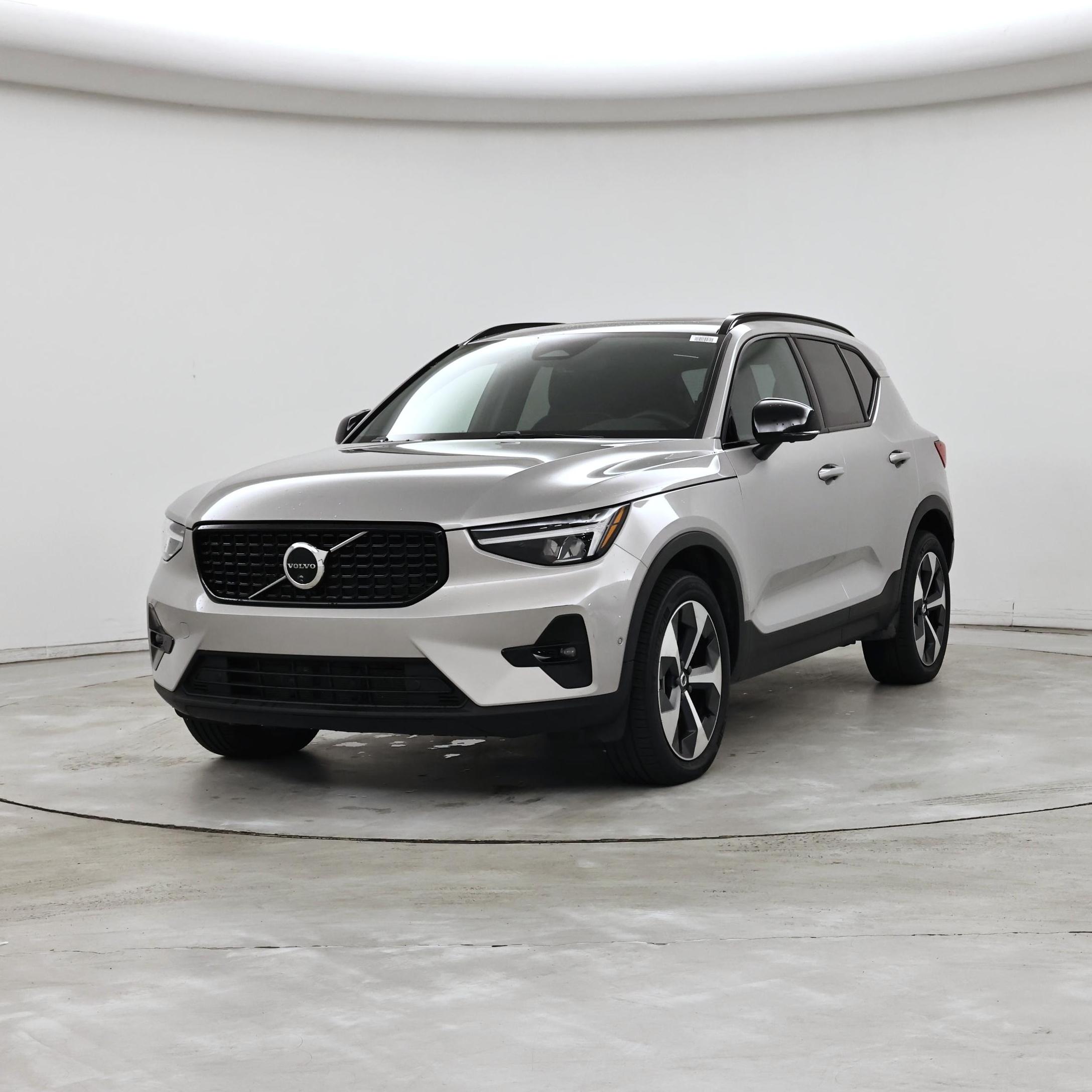 Thumbnail: 2025 Volvo XC40 - 4
