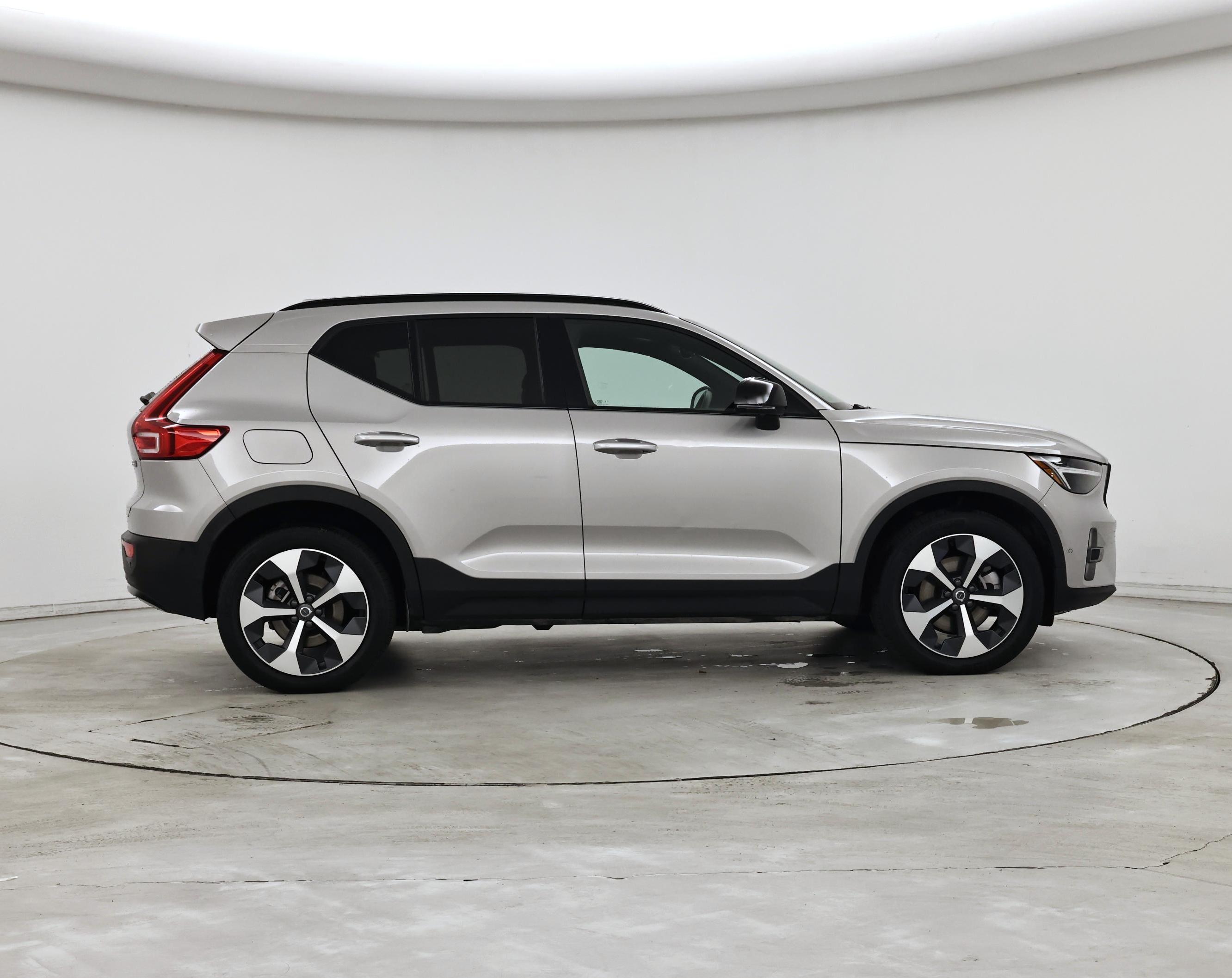 Thumbnail: 2025 Volvo XC40 - 7