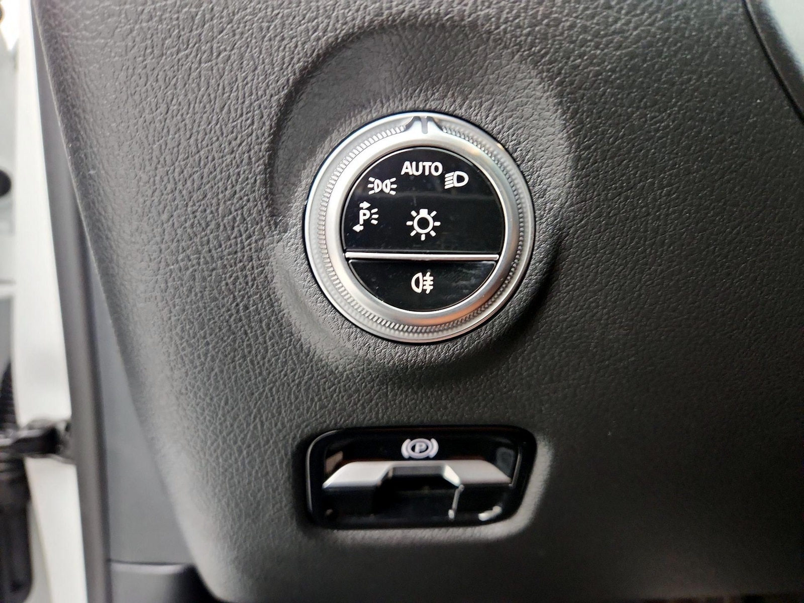 2025 Mercedes-Benz C-Class Sedan C 300 - Photo 14