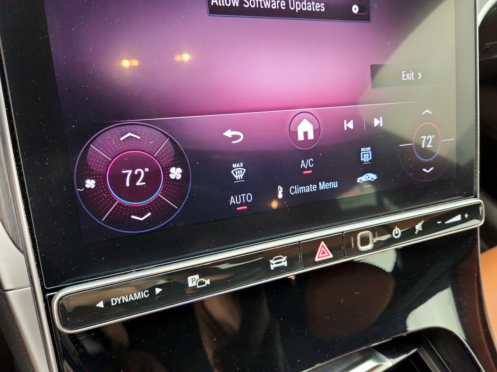 2025 Mercedes-Benz C-Class Sedan C 300 - Photo 18