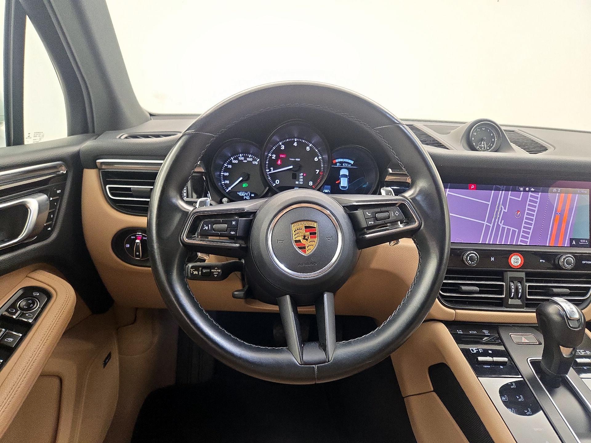 Thumbnail: 2023 Porsche Macan - 10